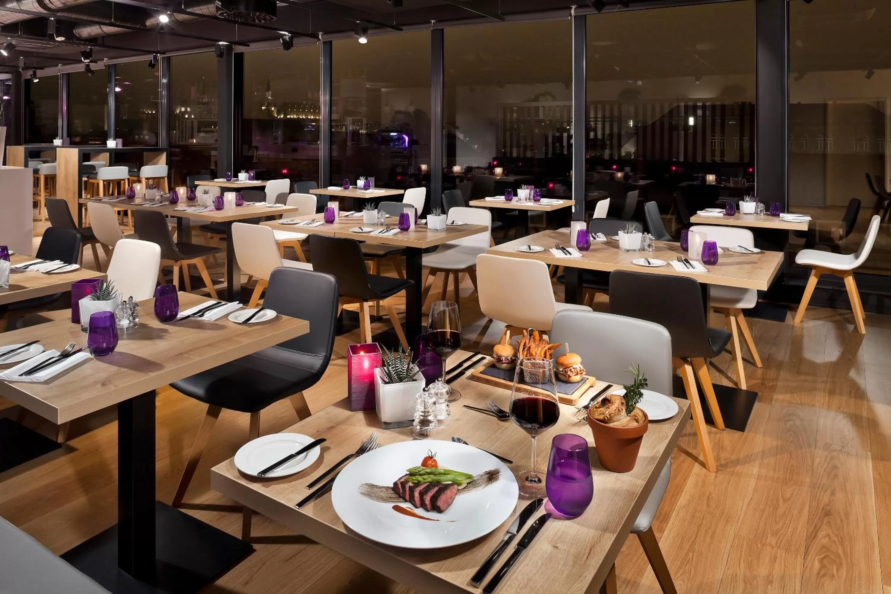 Restaurant/places to eat in INNSiDE by Meliá Aachen