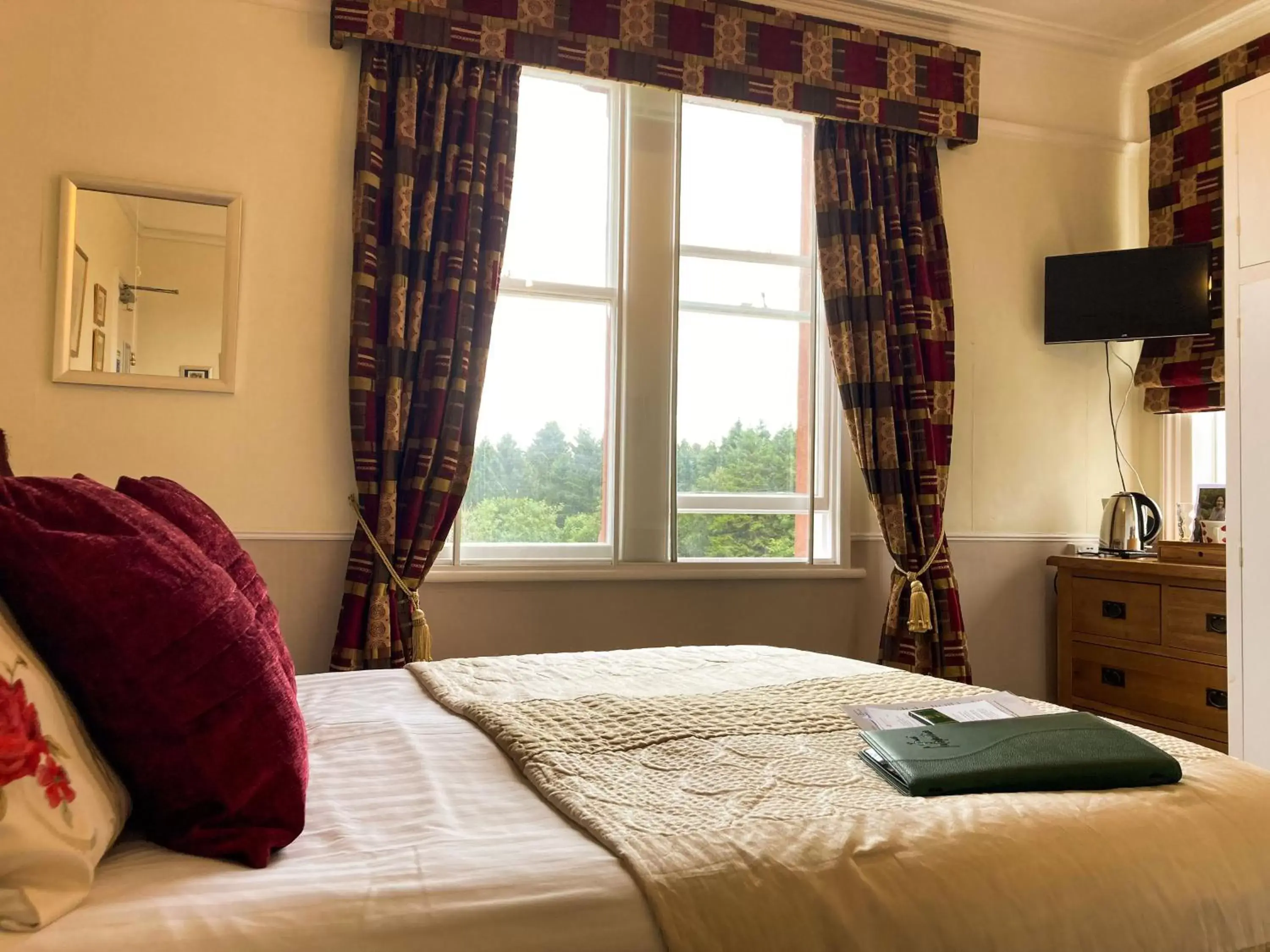 Bed in Maple Bank Country Guest House