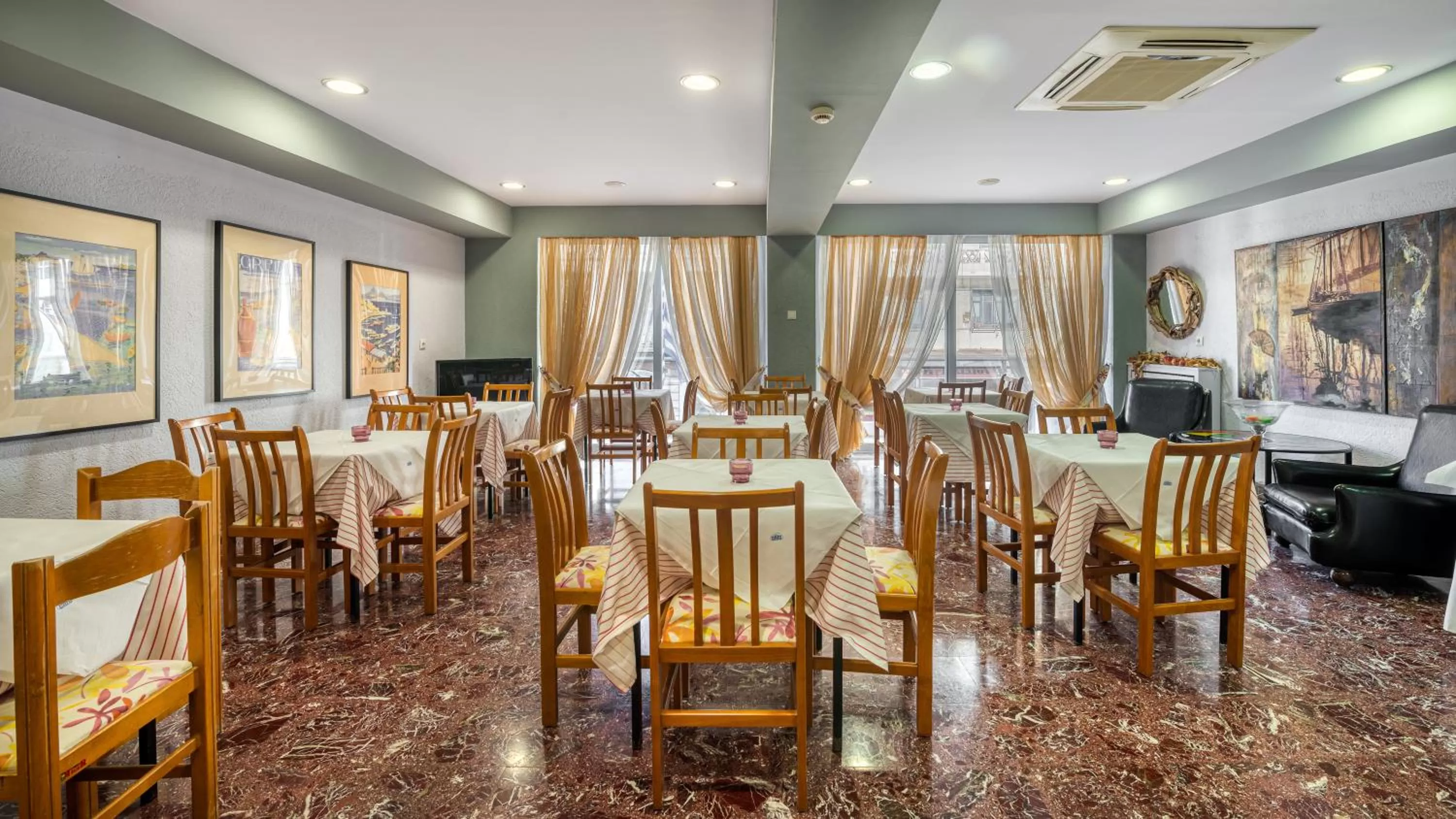 Restaurant/places to eat in Diros Hotel