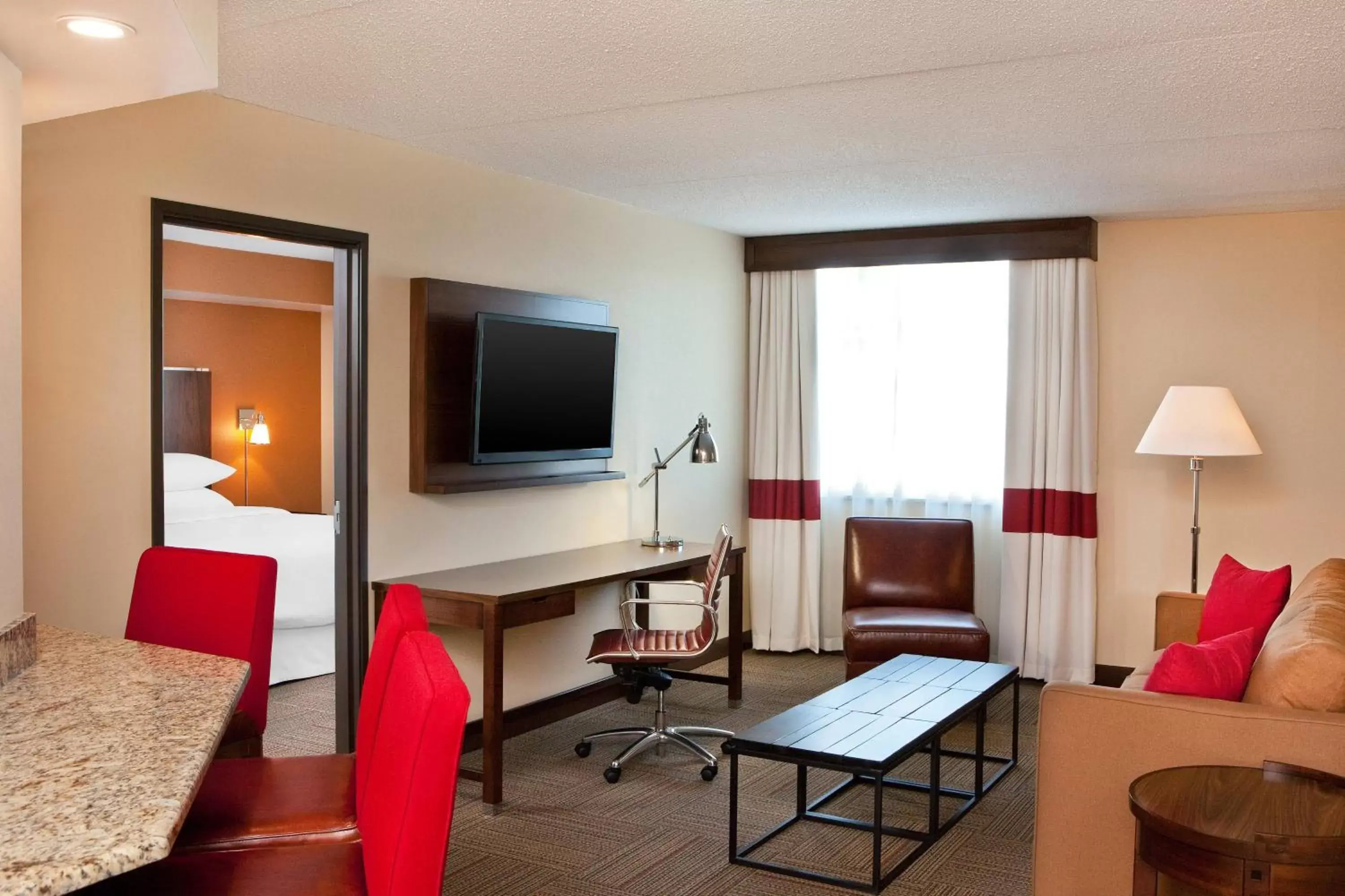 Bedroom, TV/Entertainment Center in Four Points By Sheraton - Saginaw