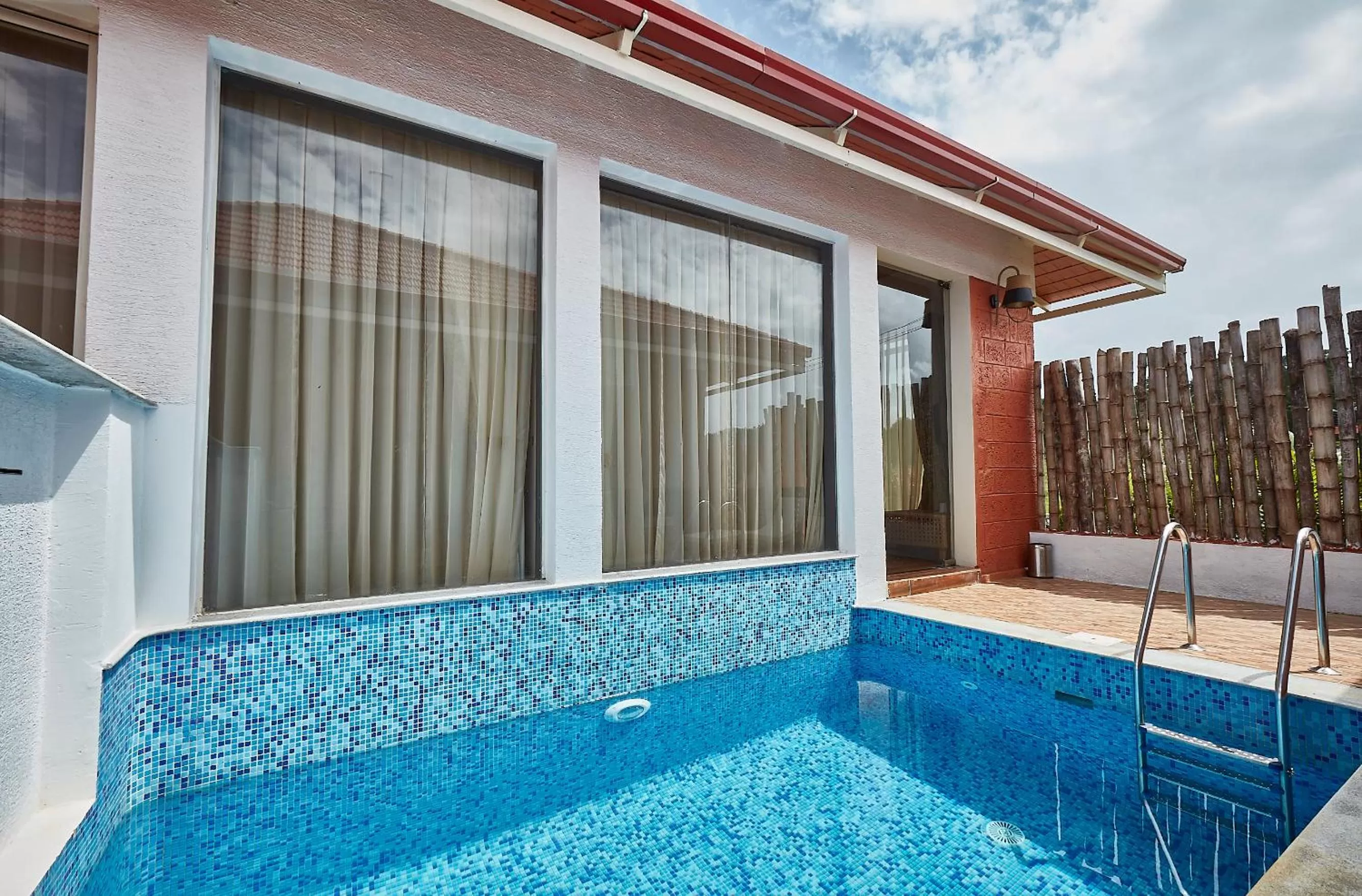 Living room in Sixth Element