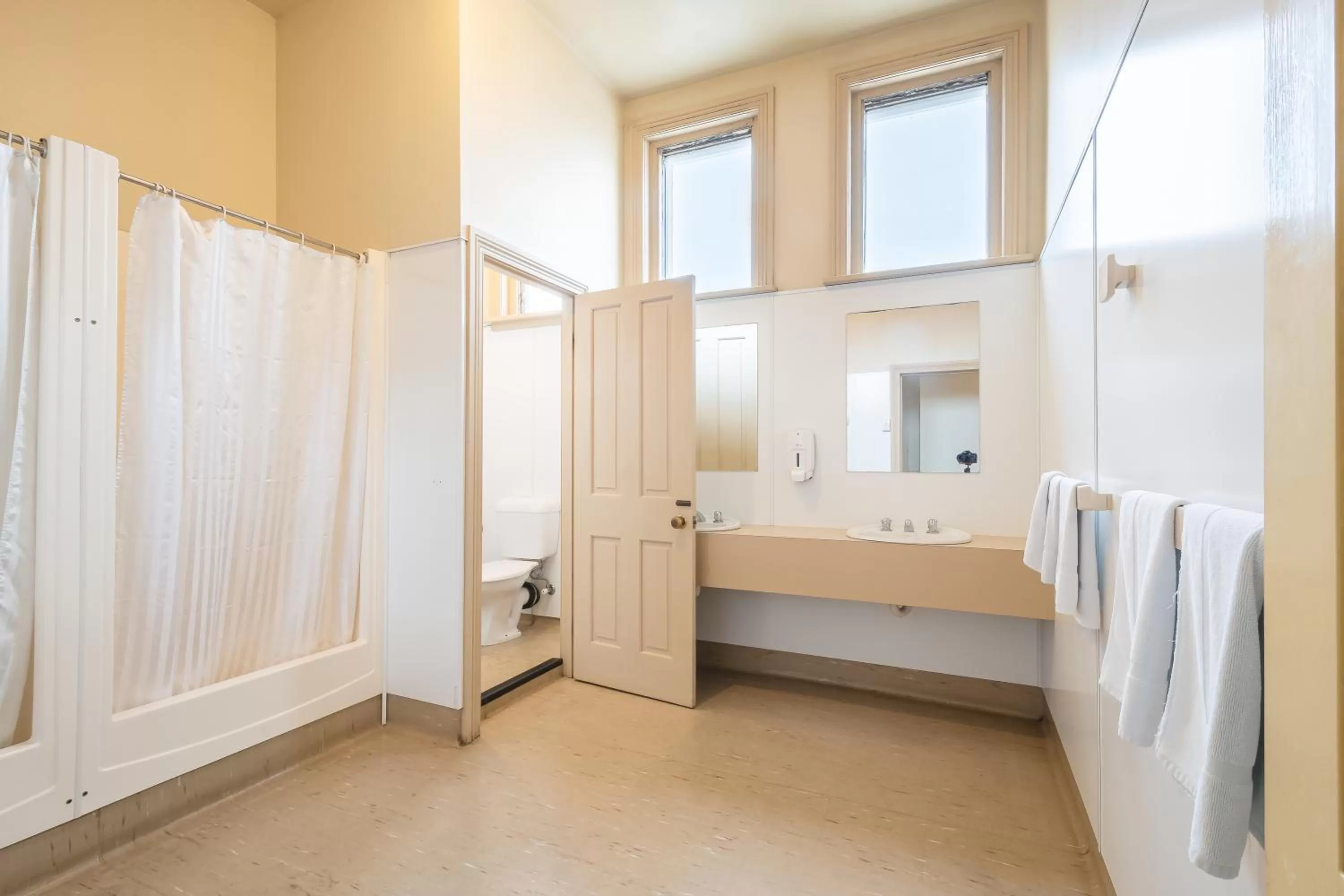 Bathroom, Bed in The Formby Hotel