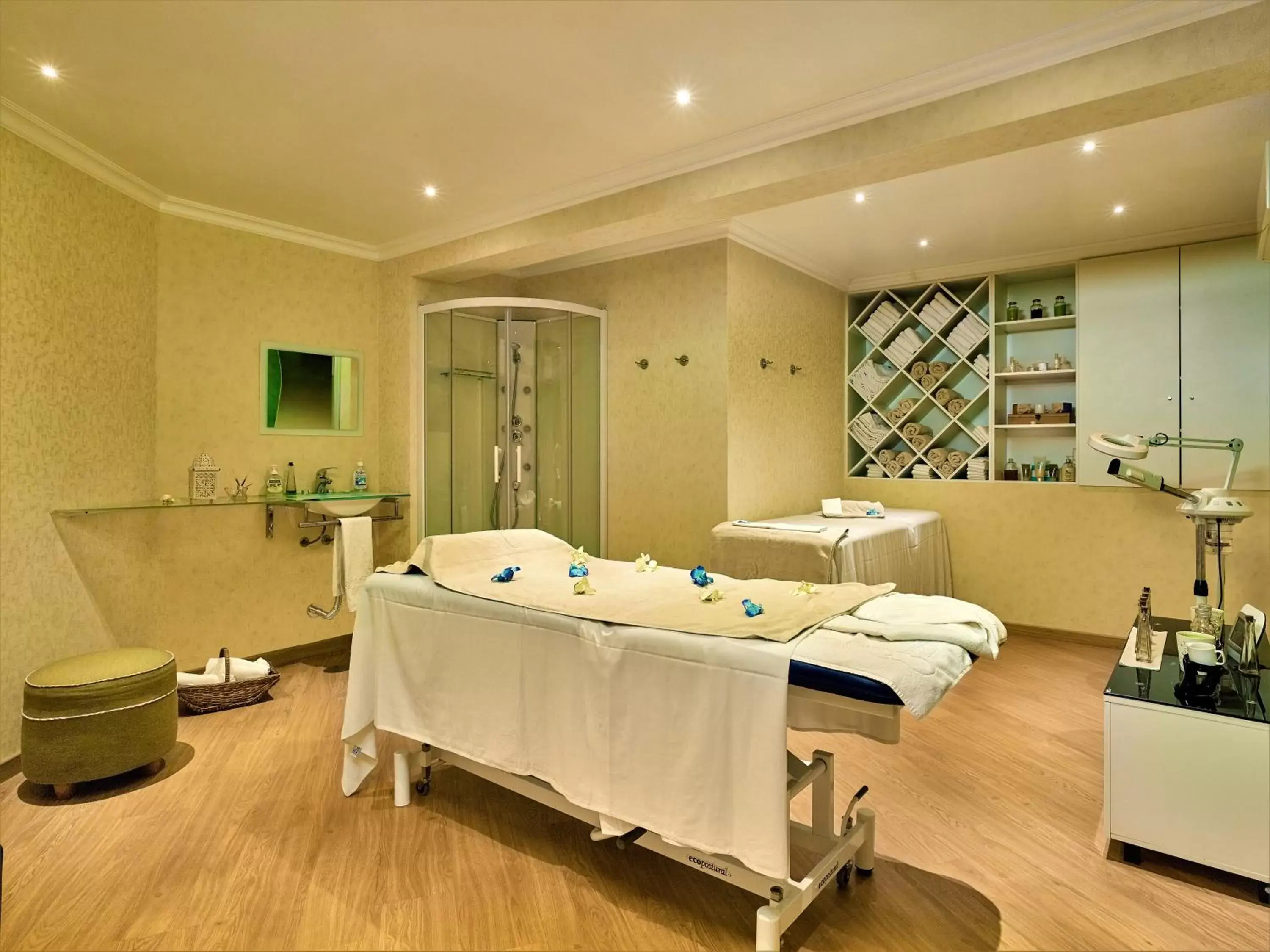 Massage, Bathroom in Hotel Baia Grande