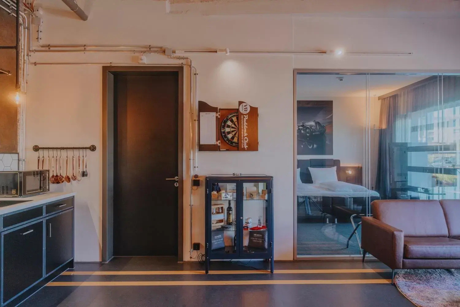 Kitchen or kitchenette in V8 Hotel Köln at MOTORWORLD