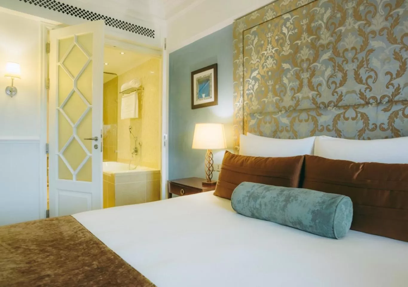 Bed in Villa Rosa Kempinski