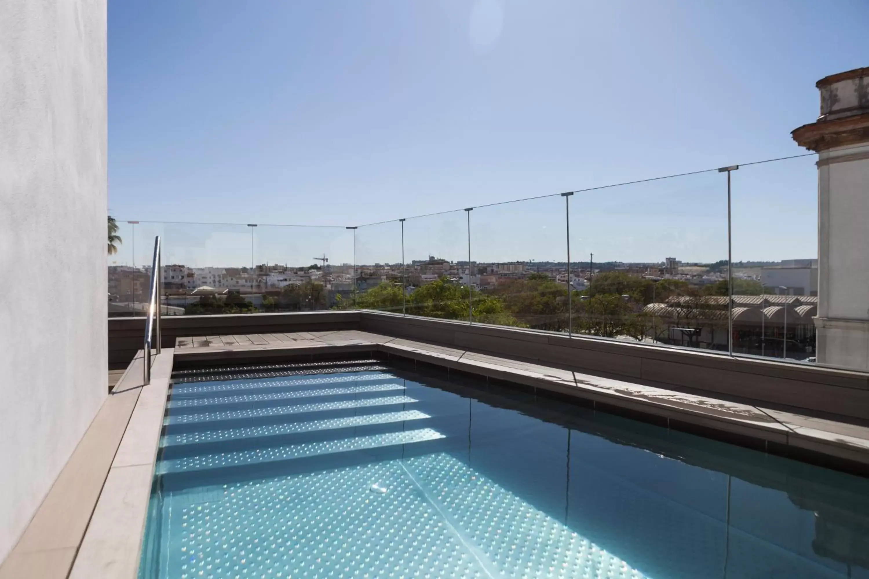 Swimming Pool in Hotel Kivir