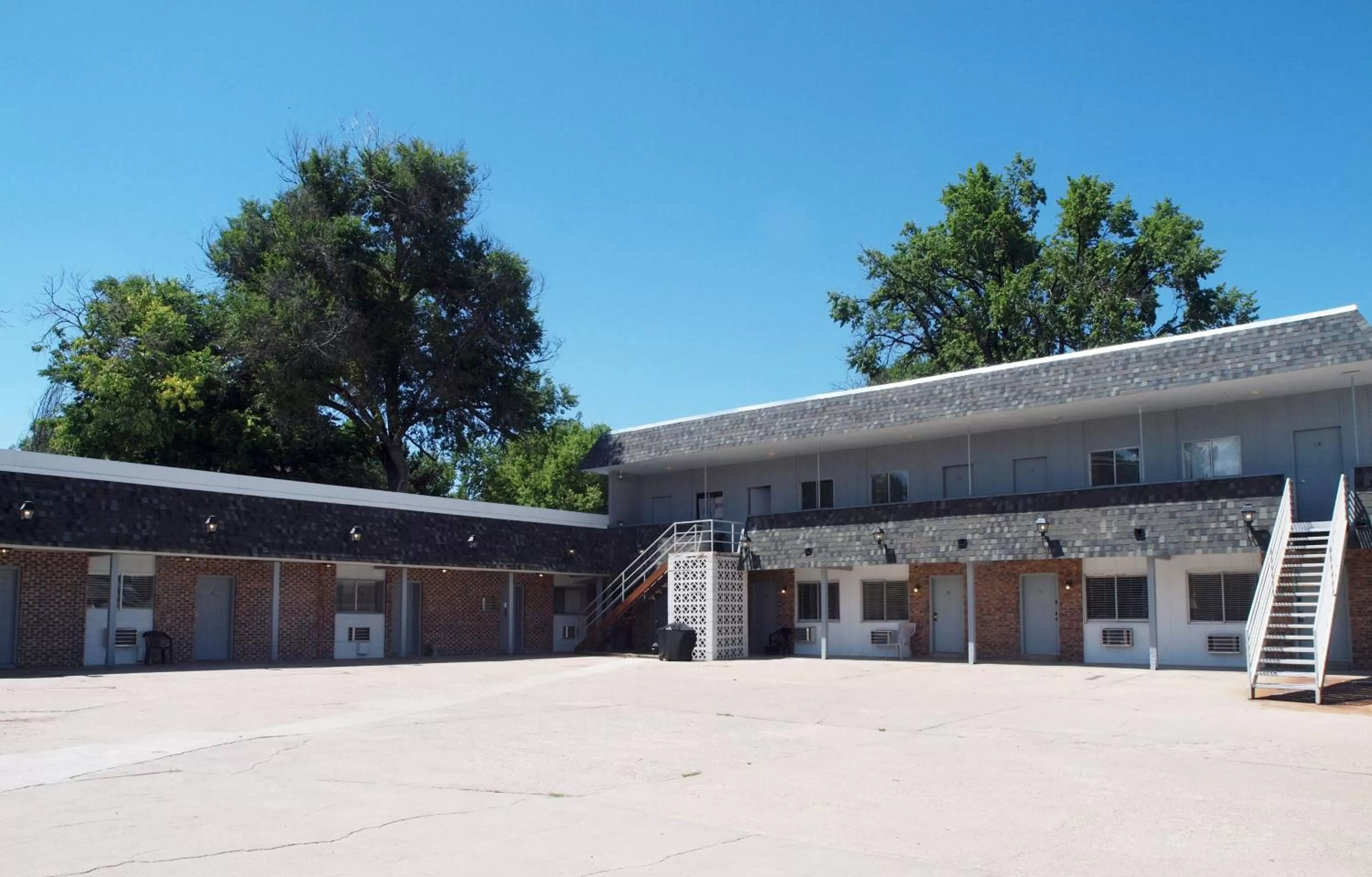 Facade/entrance, Property Building in The Oakwood Inn