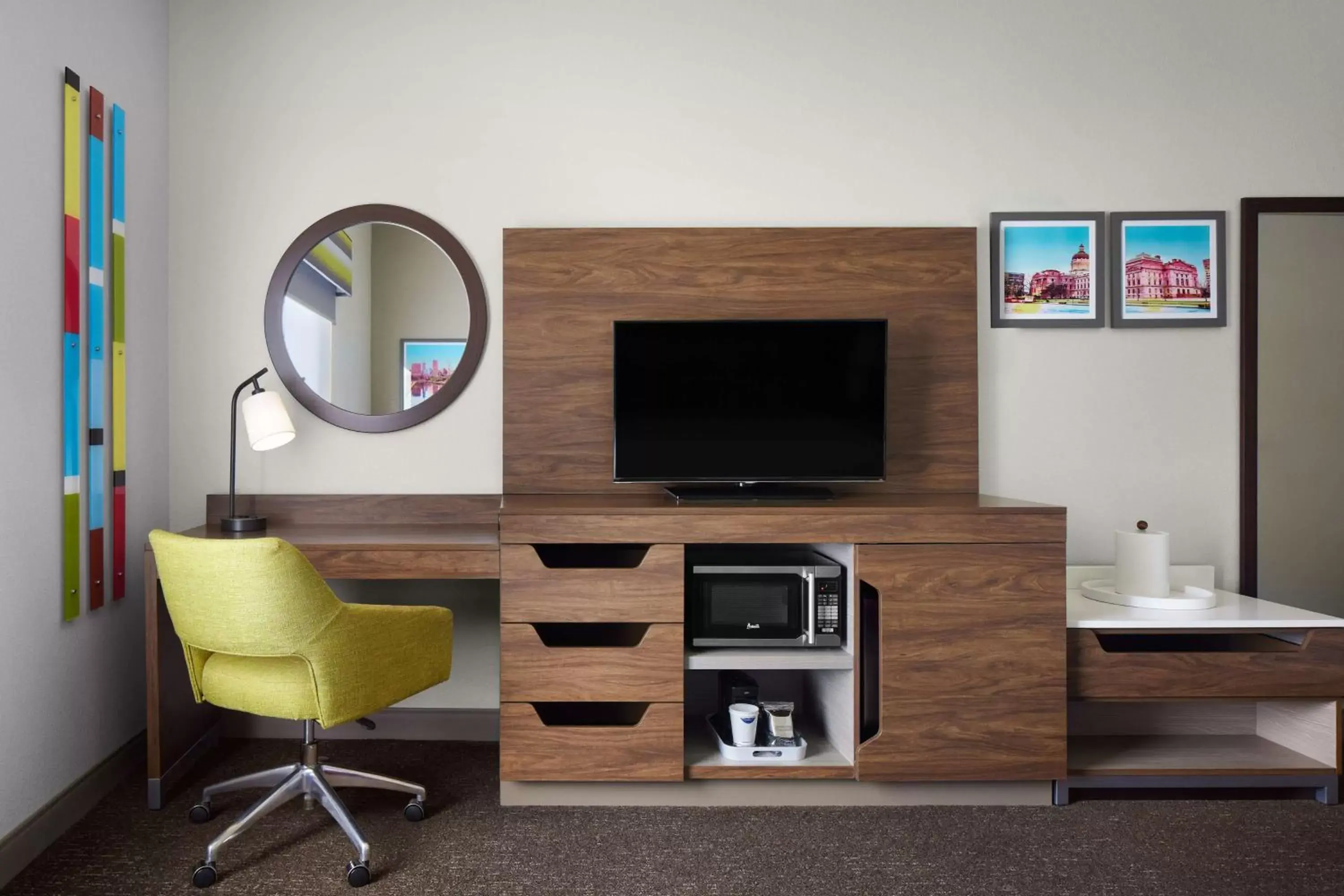 Bedroom, TV/Entertainment Center in Hampton Inn Indianapolis Northwest - Park 100