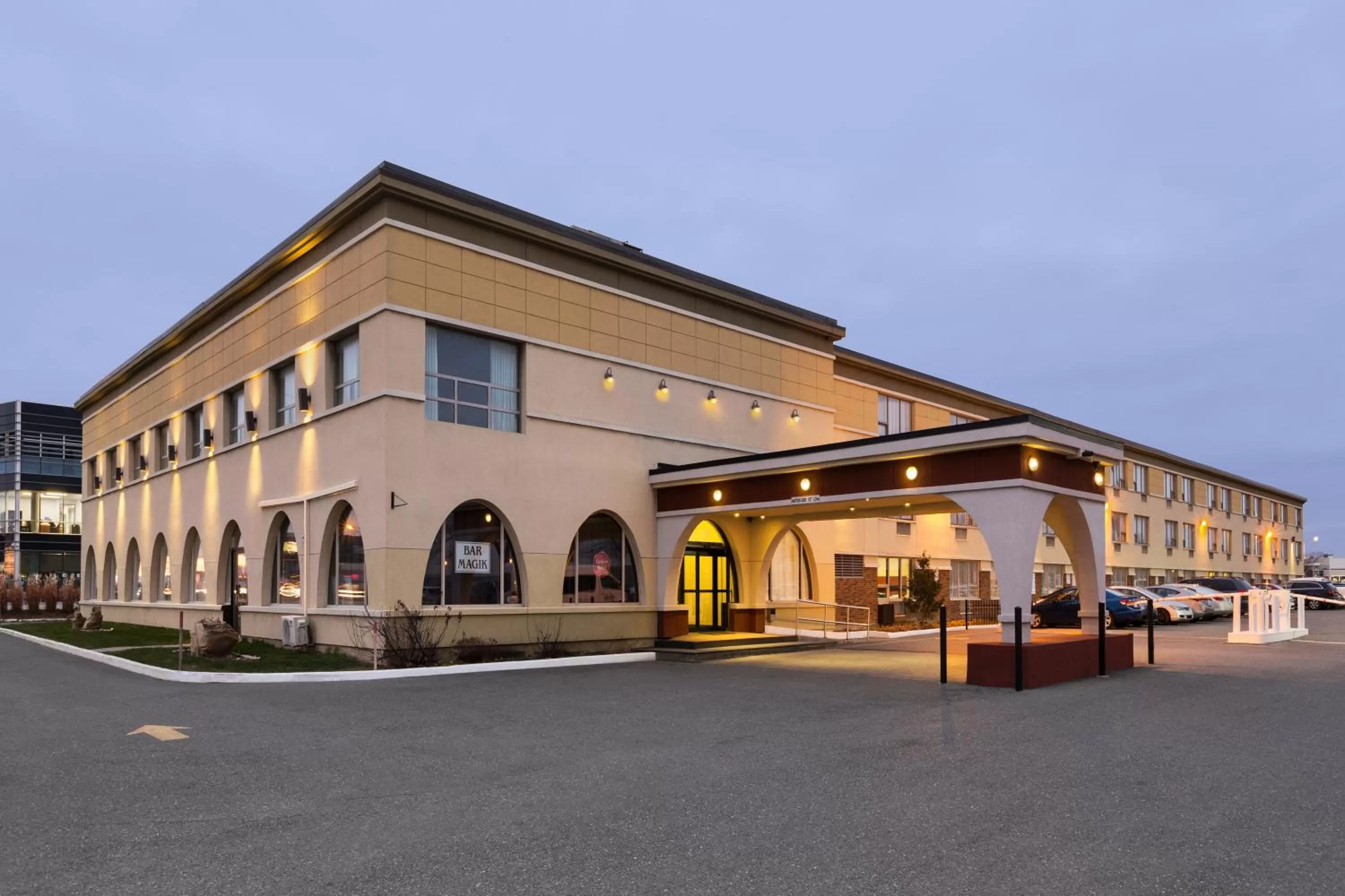 Property building in Days Inn by Wyndham Montreal Airport Conference Centre