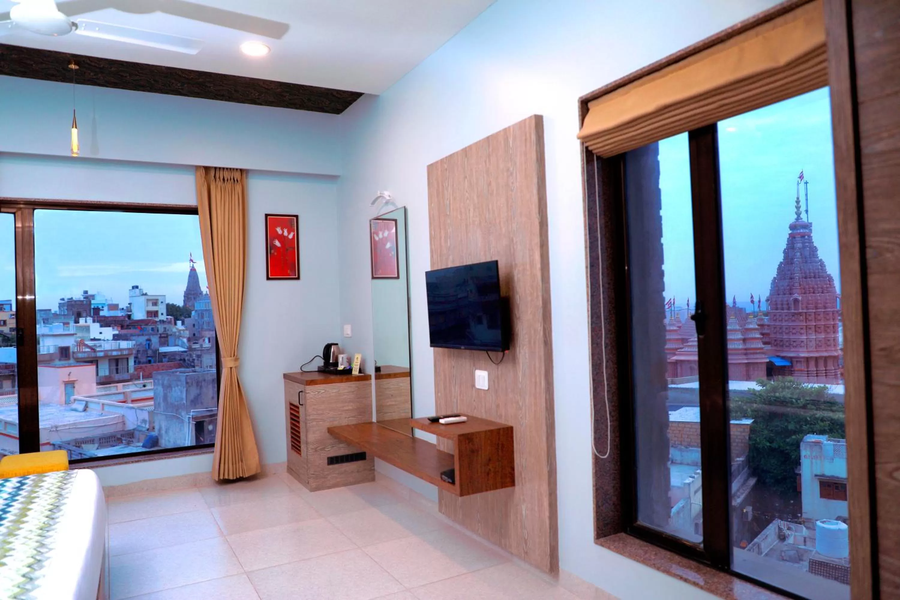 TV and multimedia in HOTEL THE GRANDLADHUKARA