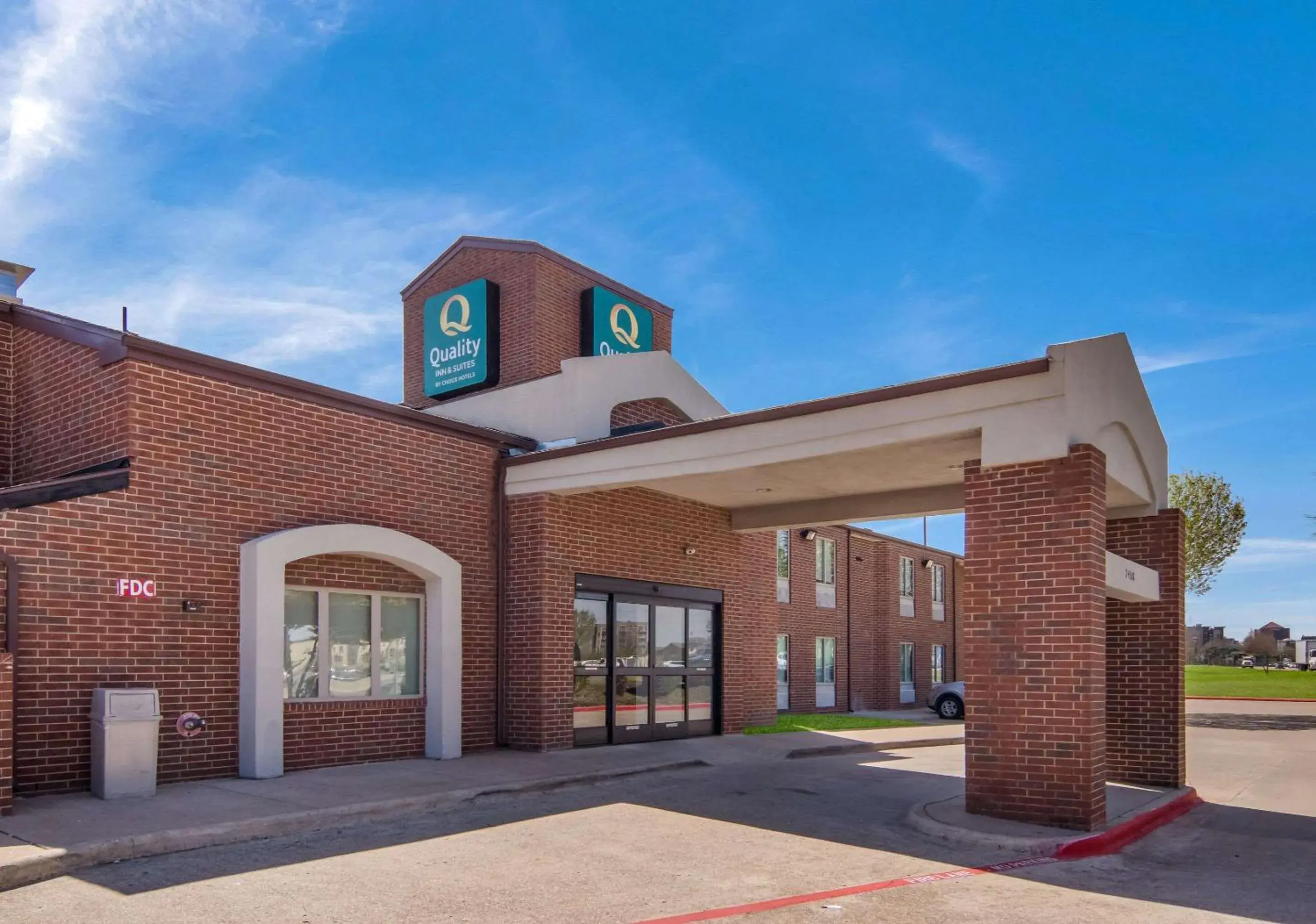 Property Building in Quality Inn & Suites Richardson-Dallas