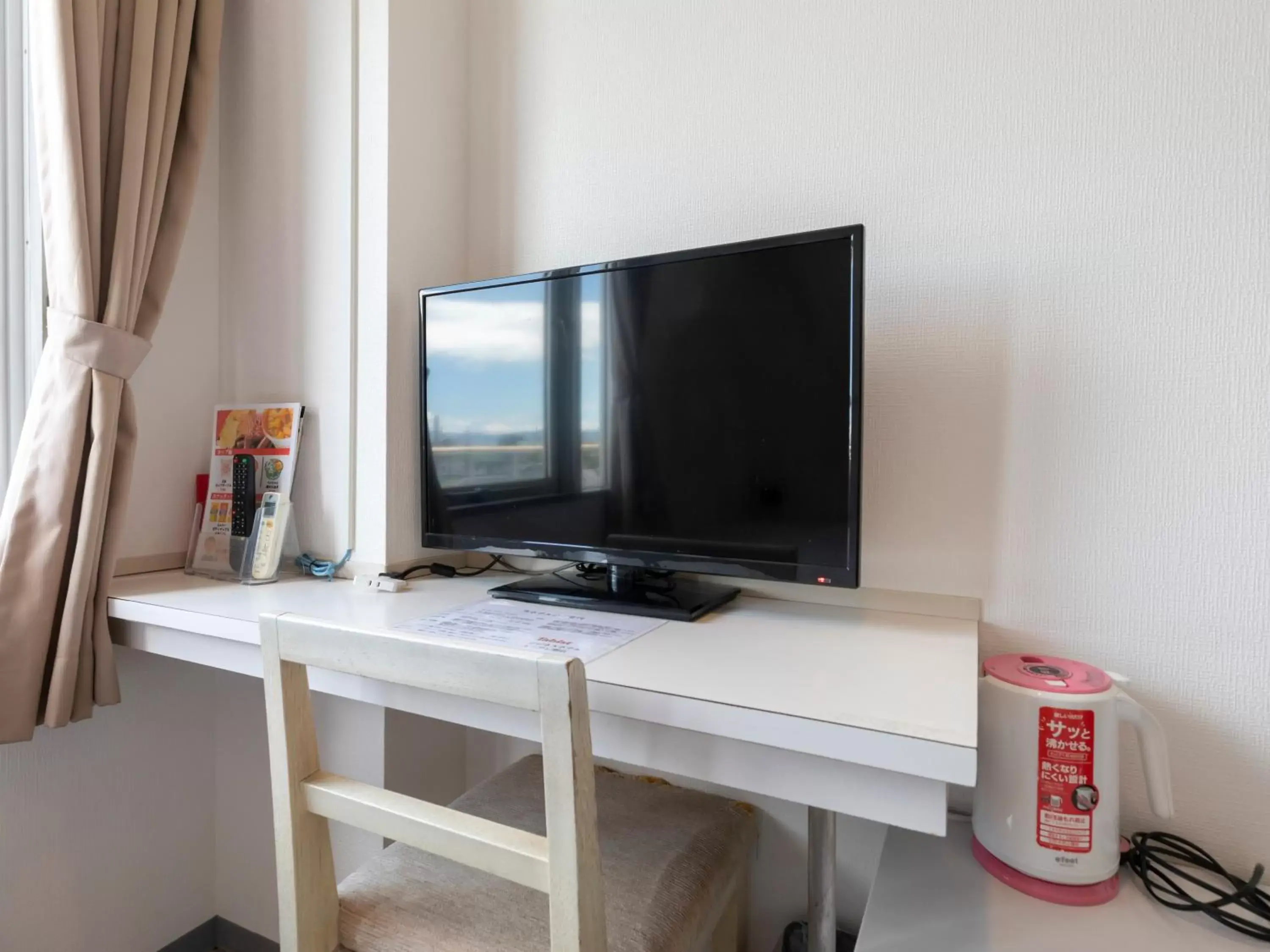 Photo of the whole room, TV/Entertainment Center in Tabist Hotel Yuan Akashi