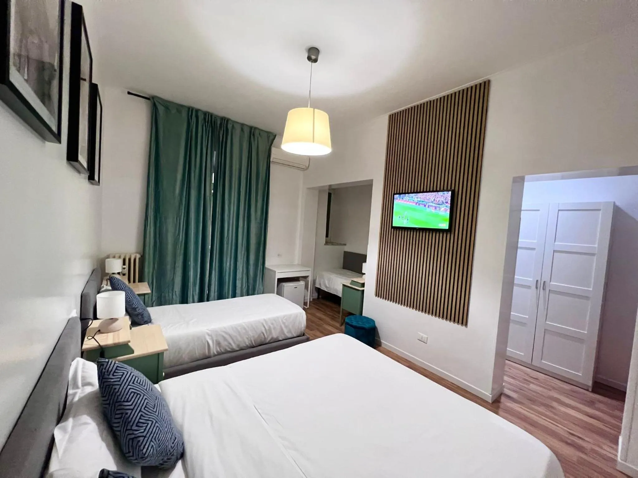 Photo of the whole room, Bed in The Place In Rome Guest House