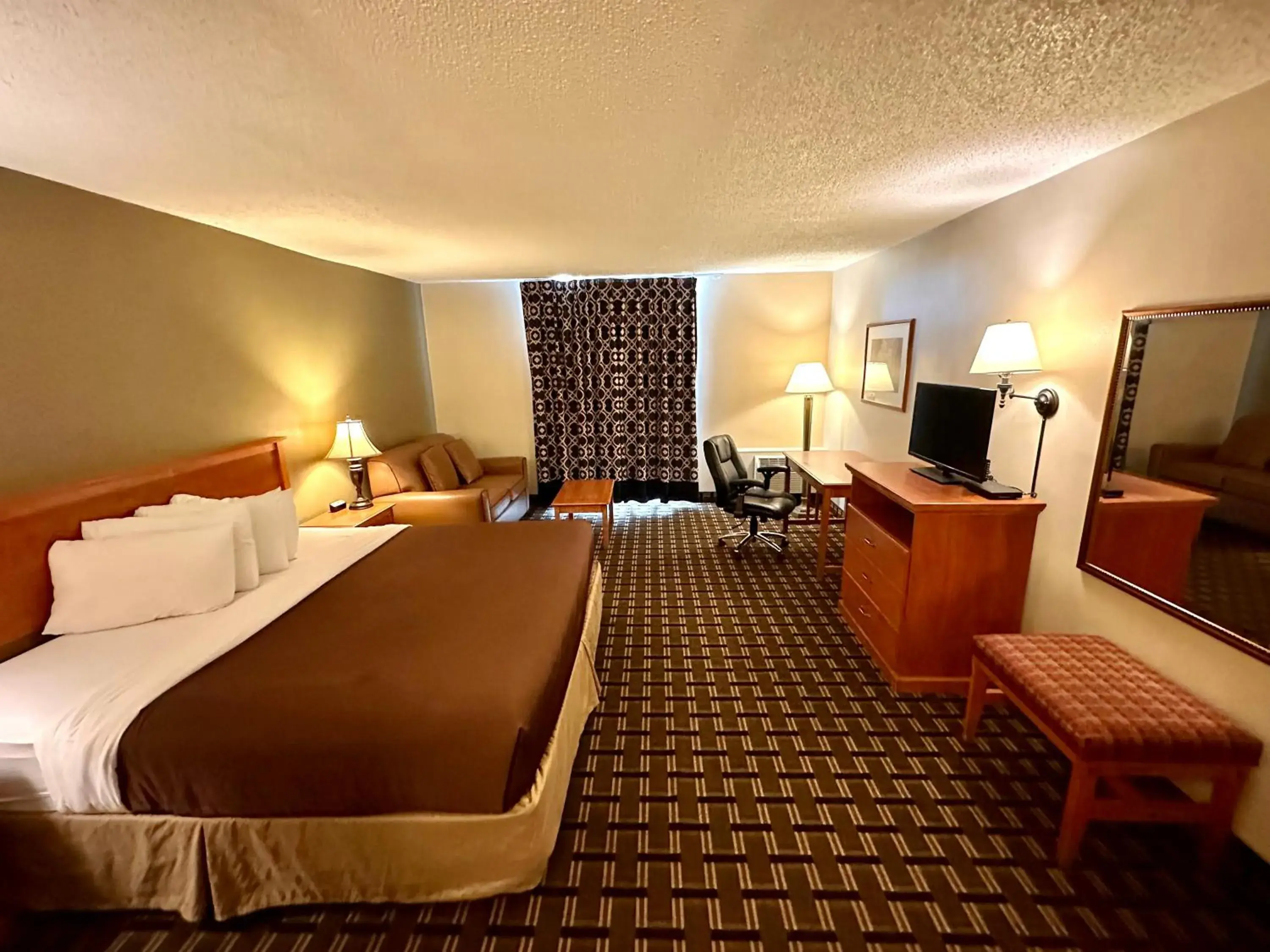 Bedroom, Bed in FairBridge Inn & Suites - Lewiston