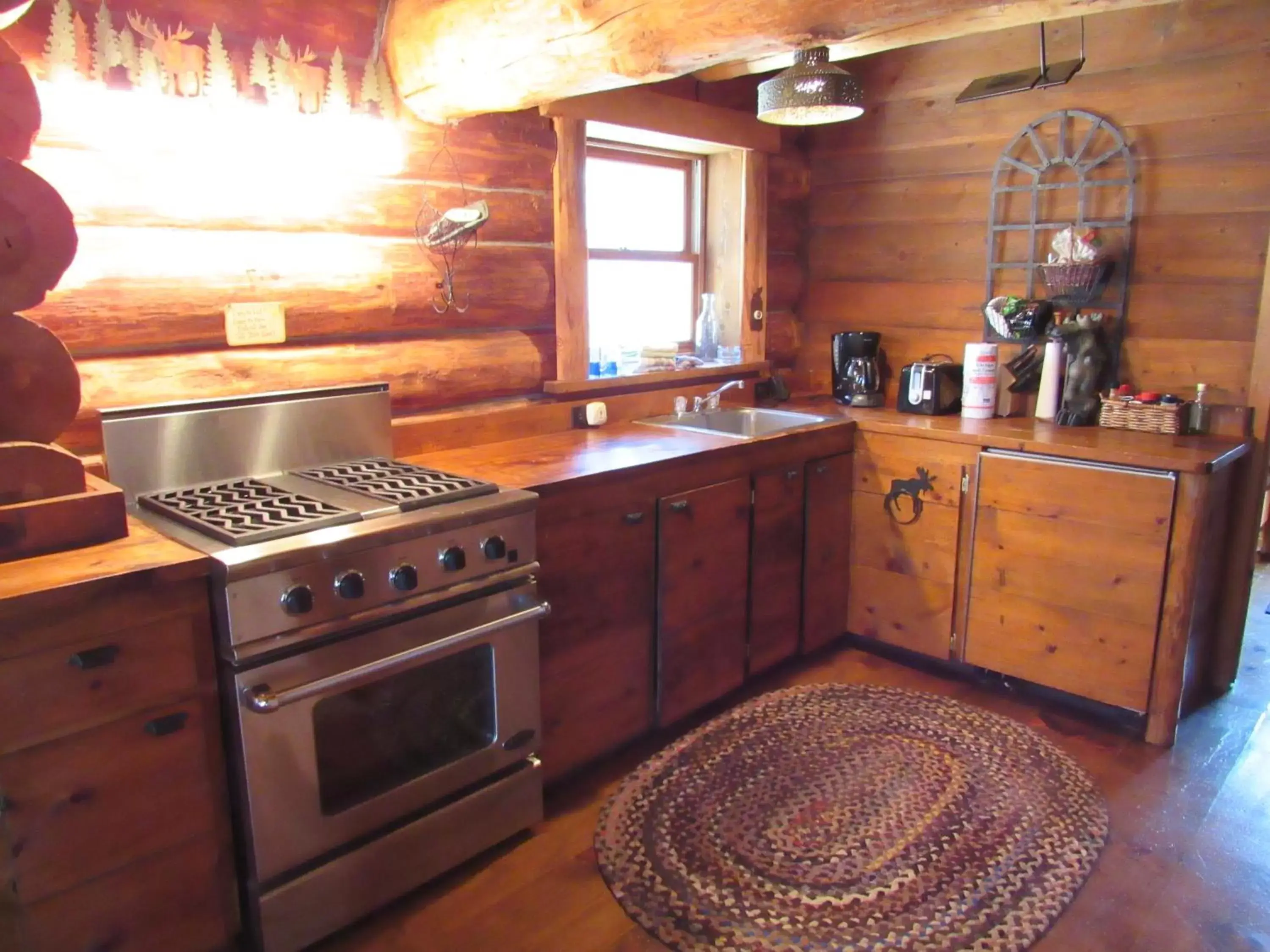 Kitchen or kitchenette, Kitchen/Kitchenette in Drummond Island Resort & Conference Center