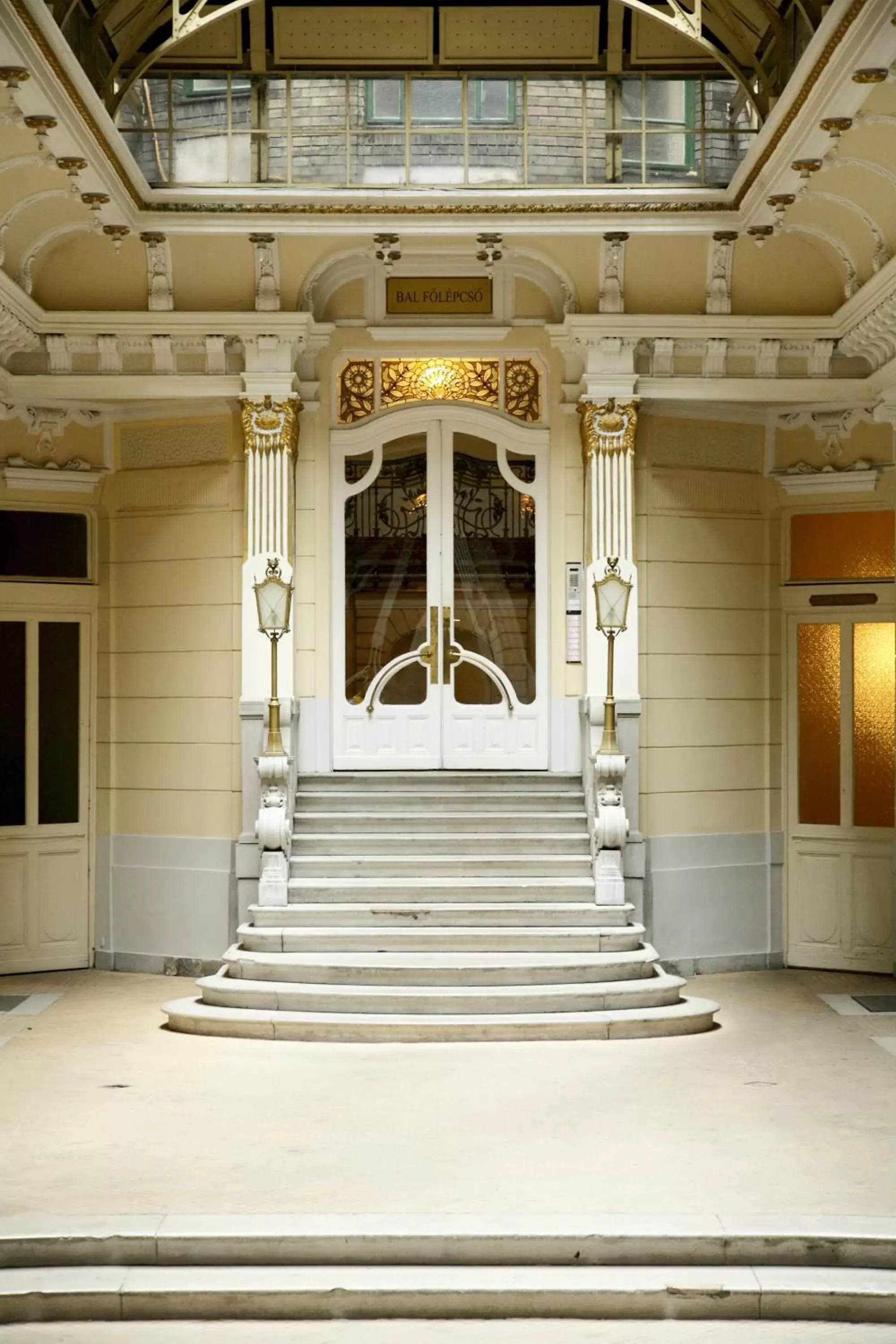 Facade/entrance in Maverick Apartments Facade/entrance in Maverick Apartments