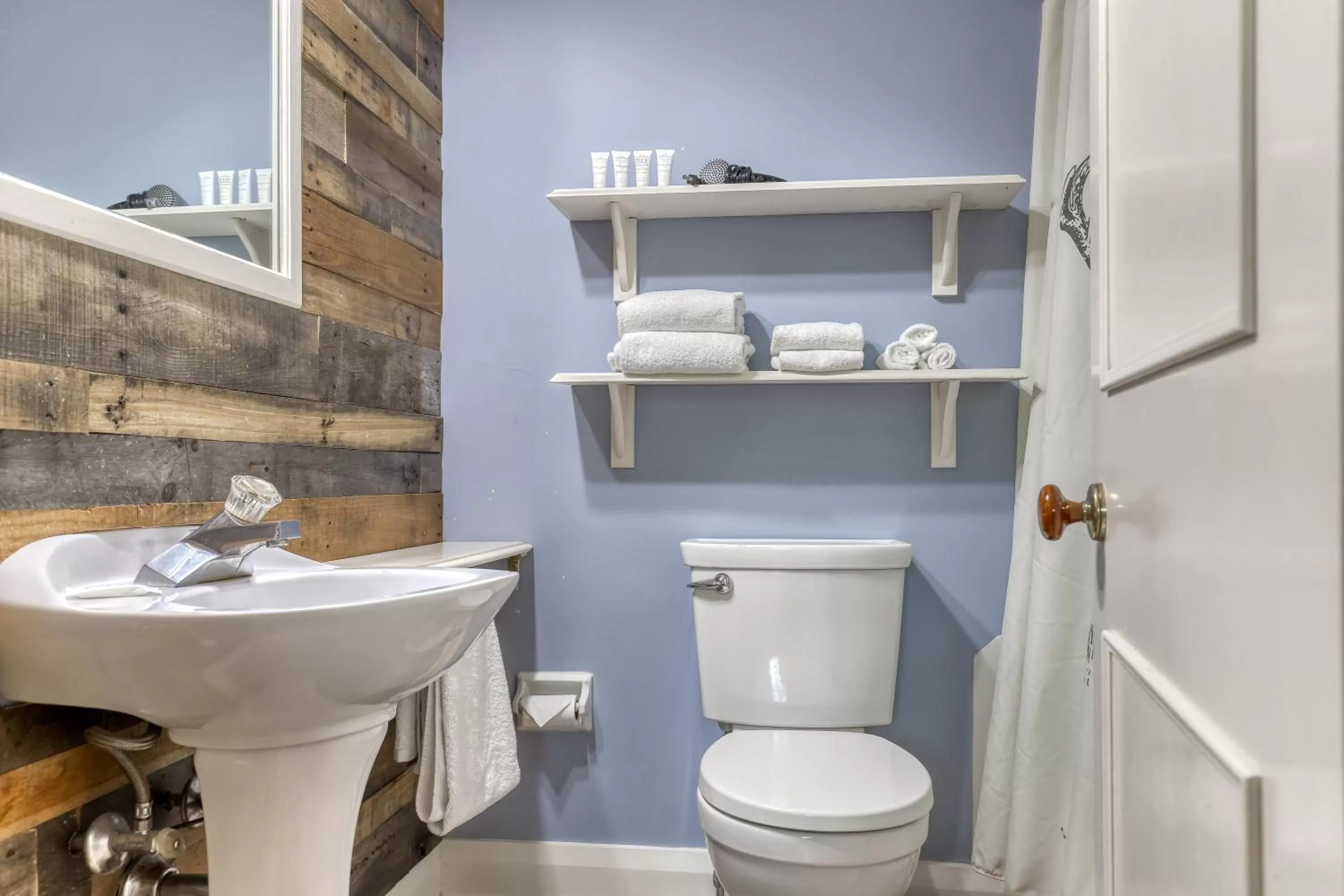 Family Room - 2 Doubles & 1 Single in Hochelaga Inn