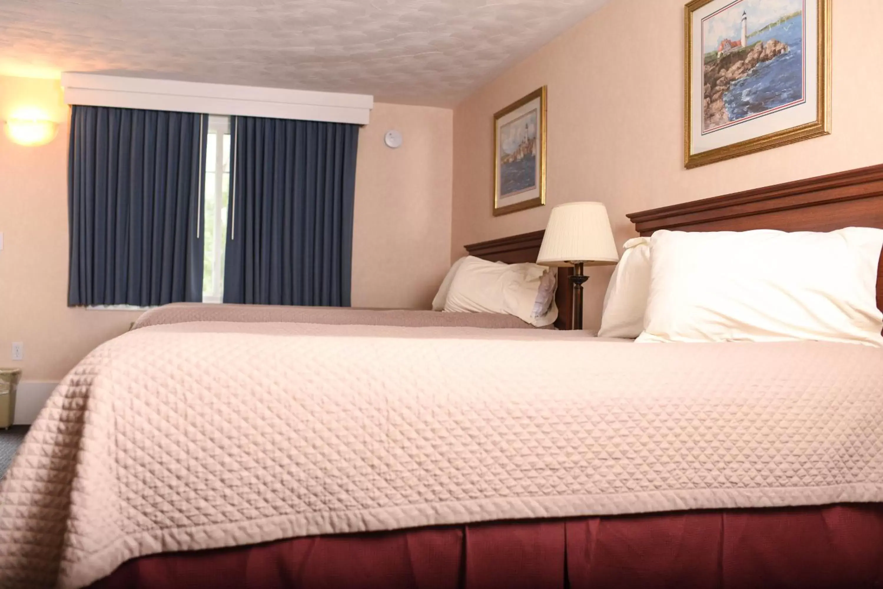 Bed in Ogunquit Hotel and Suites