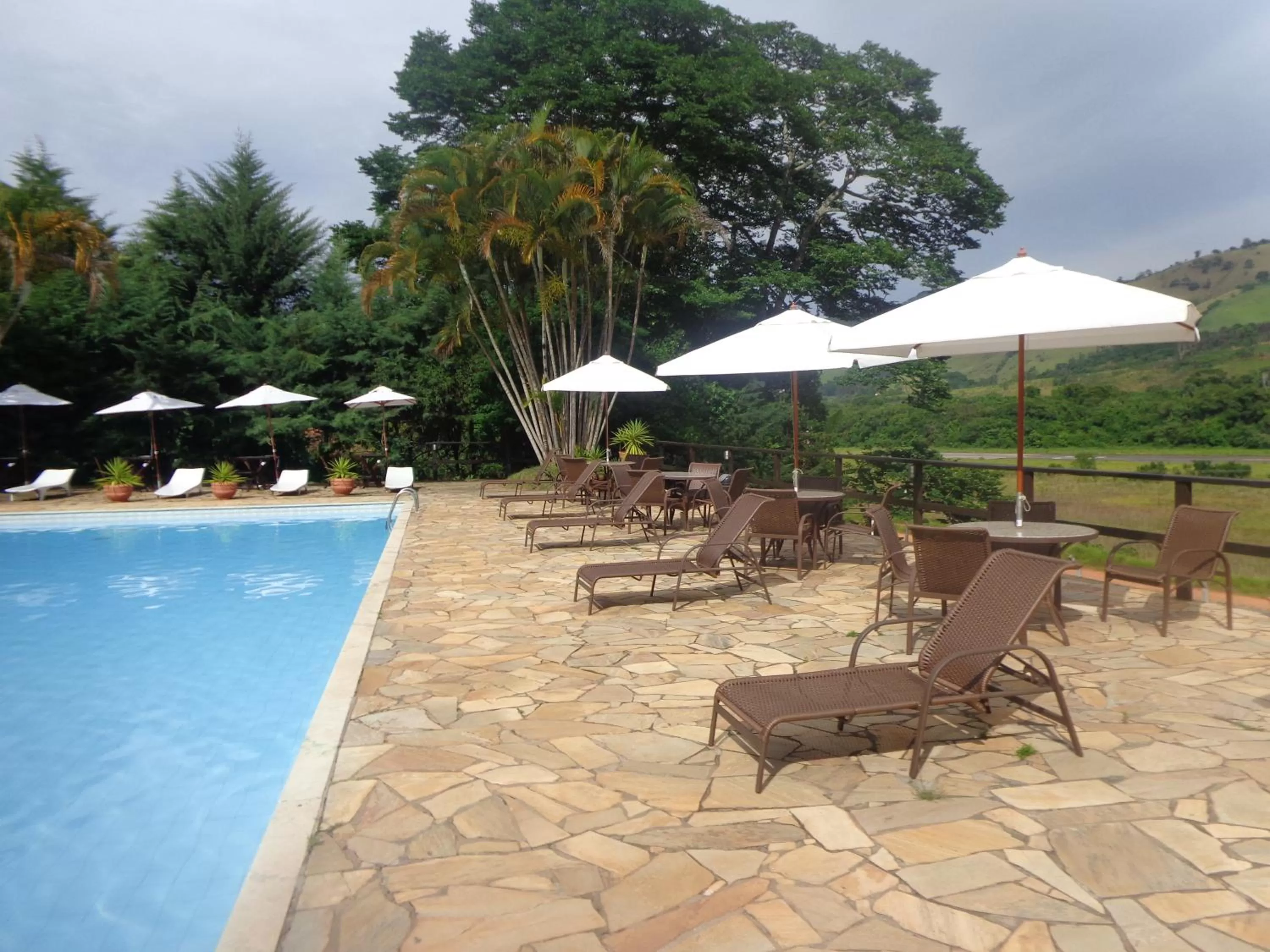 Swimming pool in Pousada Le Sapê