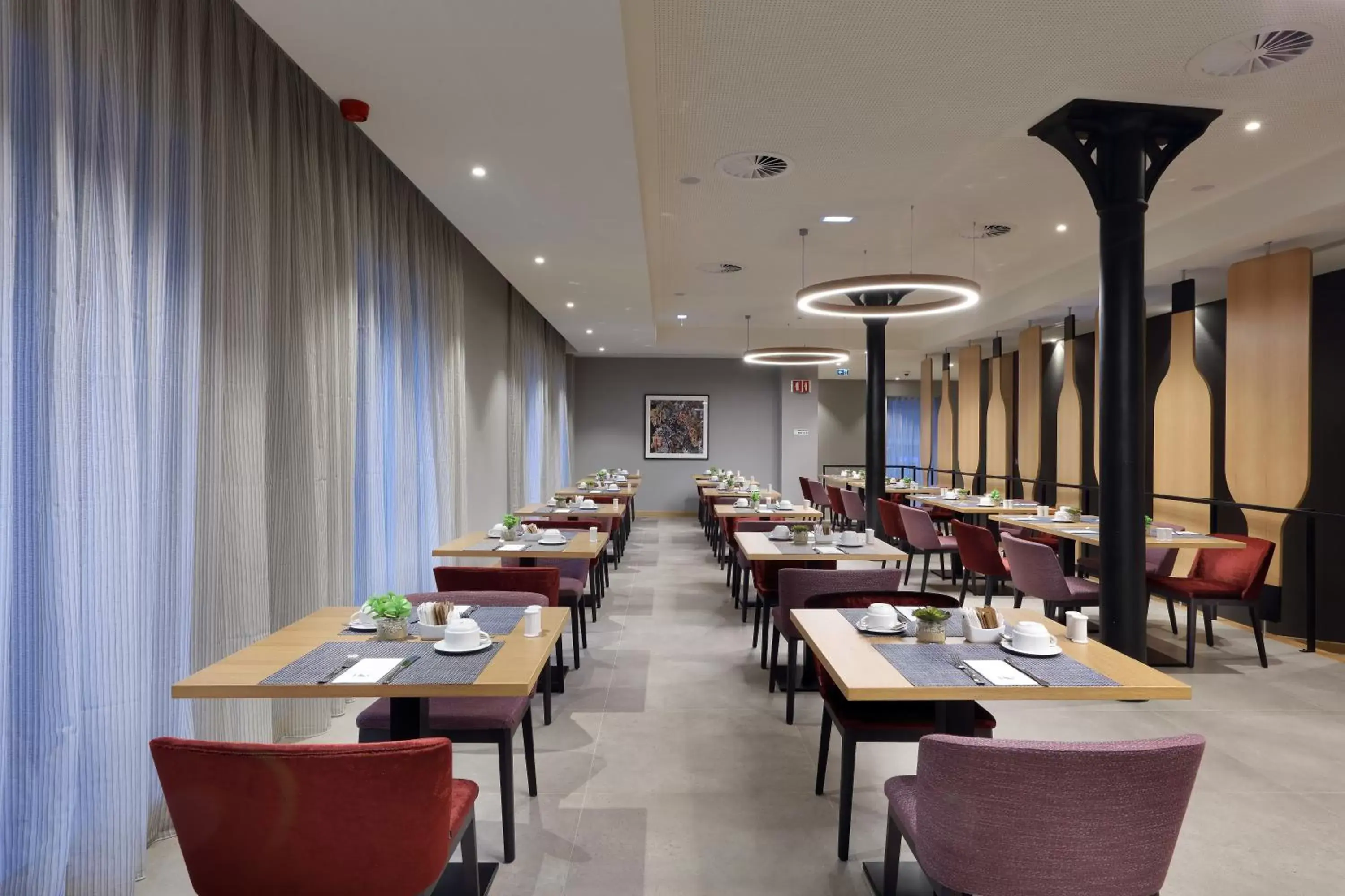 Lounge or bar in Eurostars Porto Centro Lounge or bar in Eurostars Porto Centro