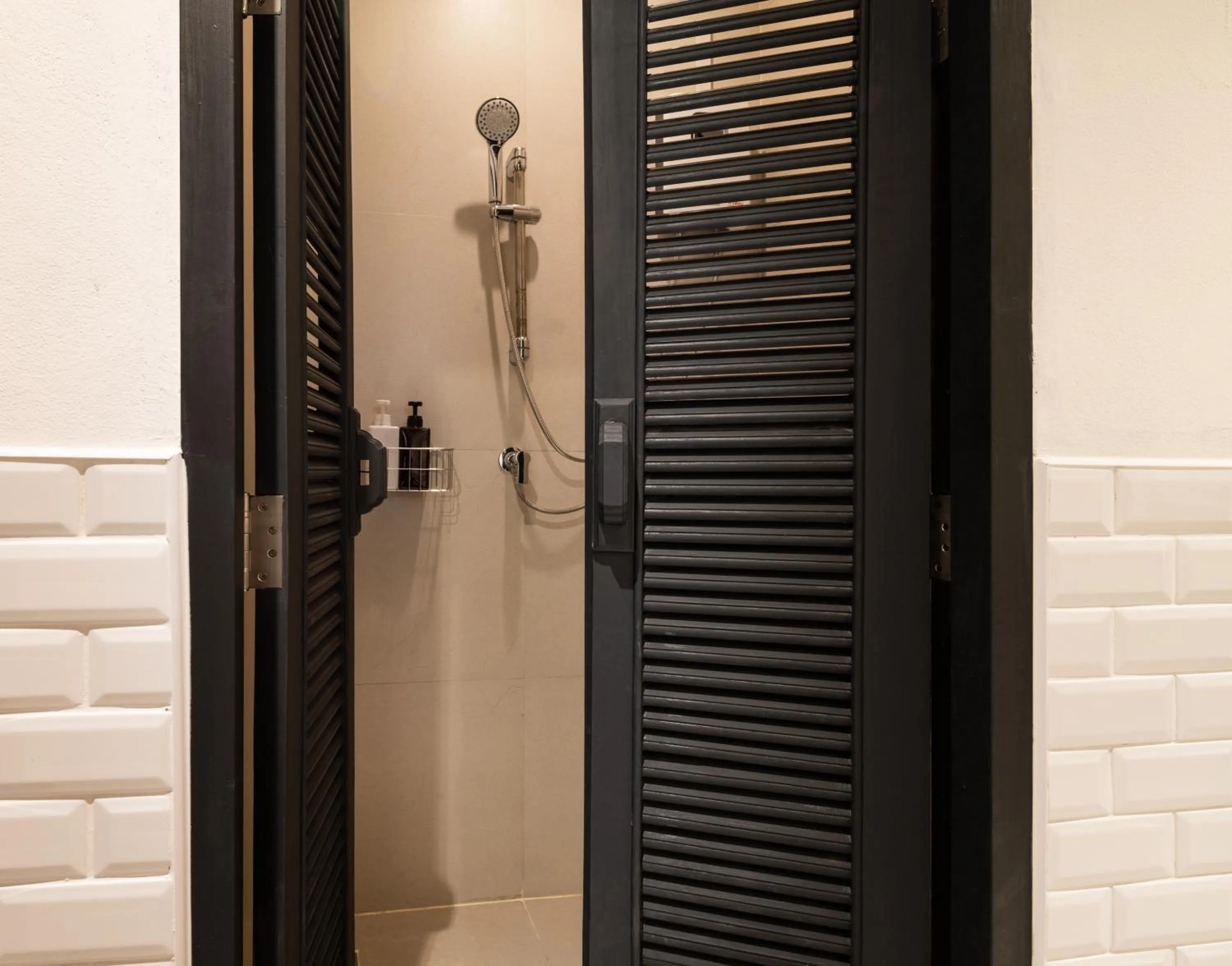 Shower in Warm Window Silom