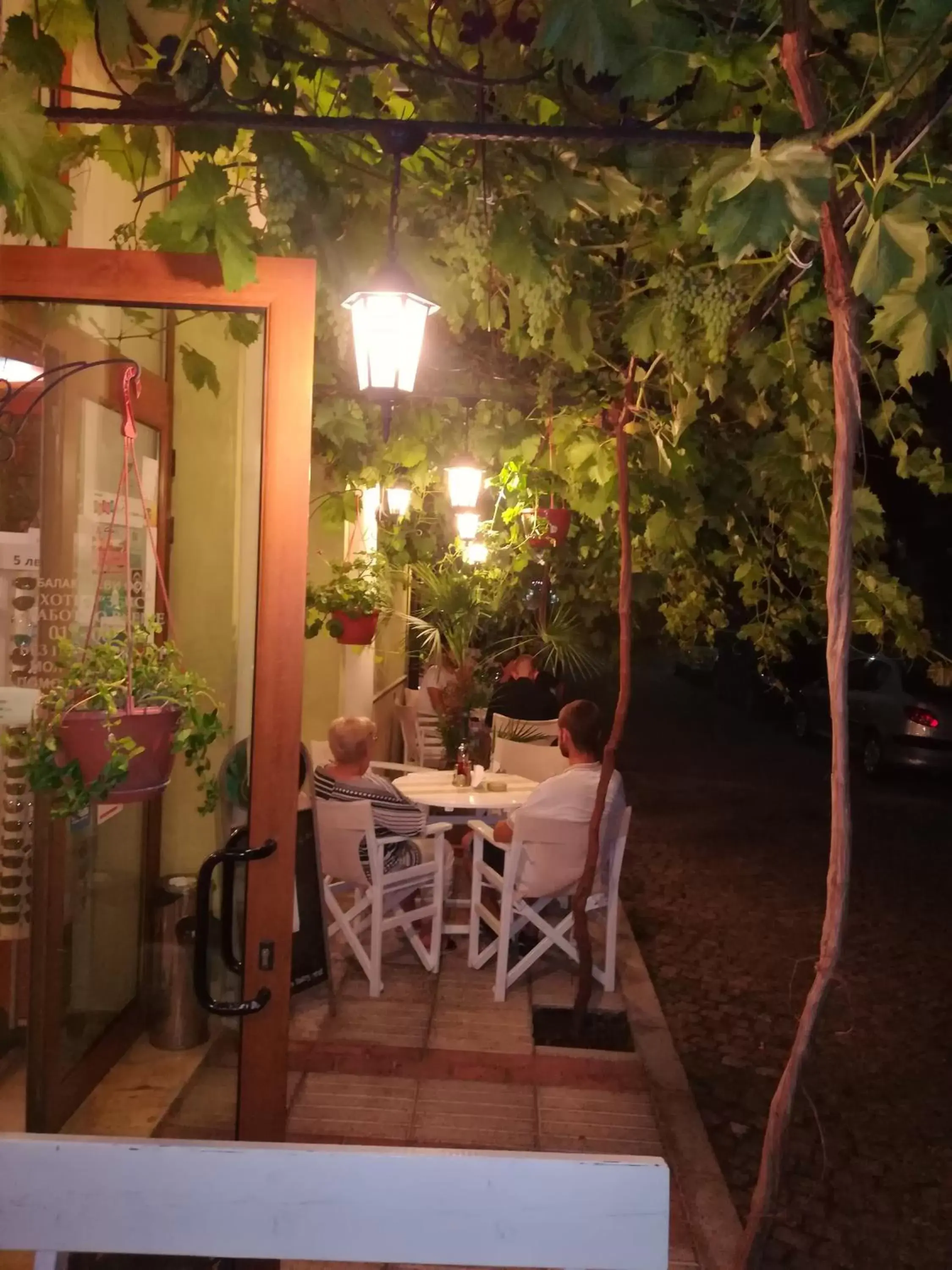 Patio, Restaurant/Places to Eat in Hotel Zeus