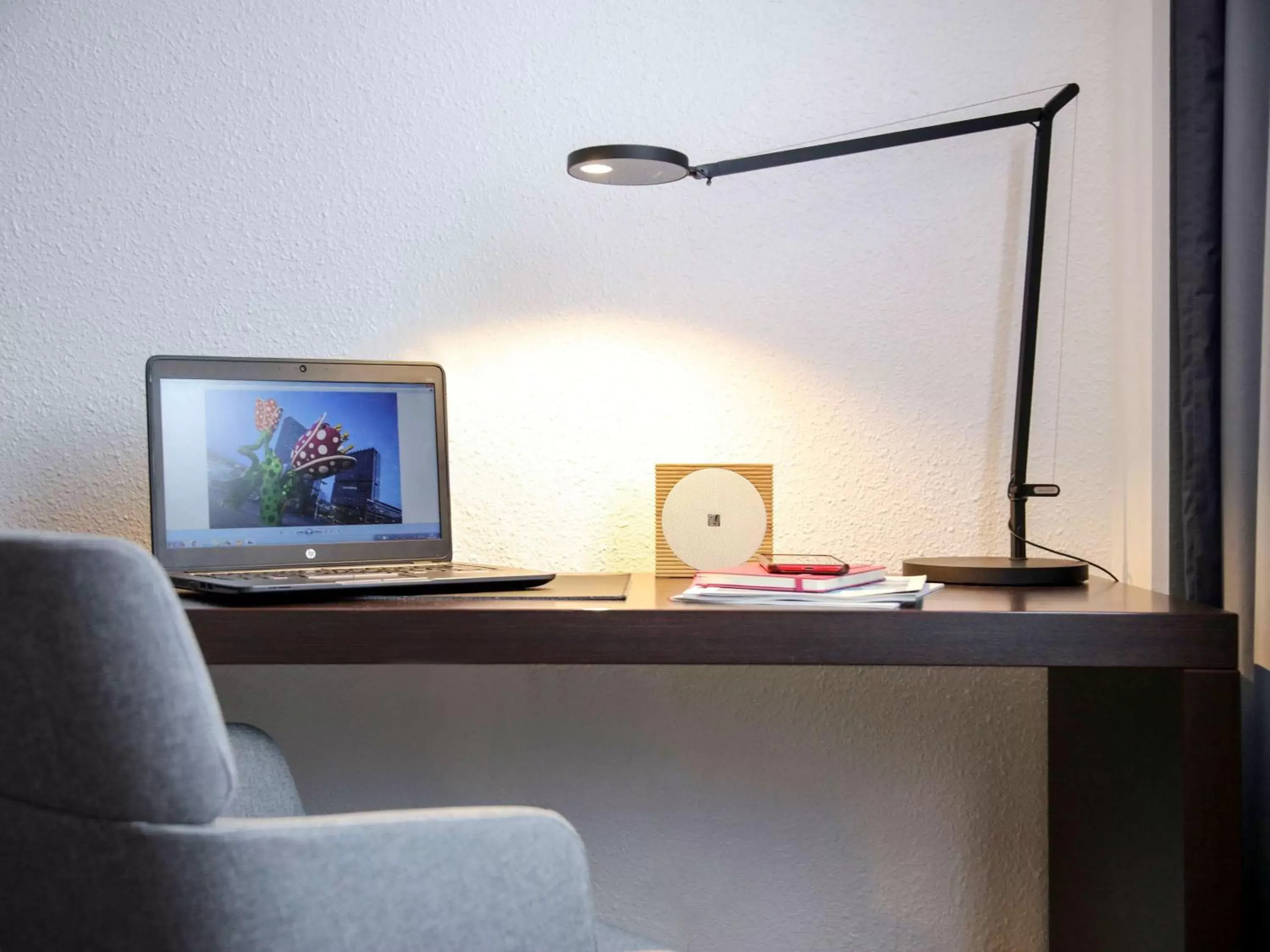 Bedroom, TV/Entertainment Center in Novotel Valence Sud