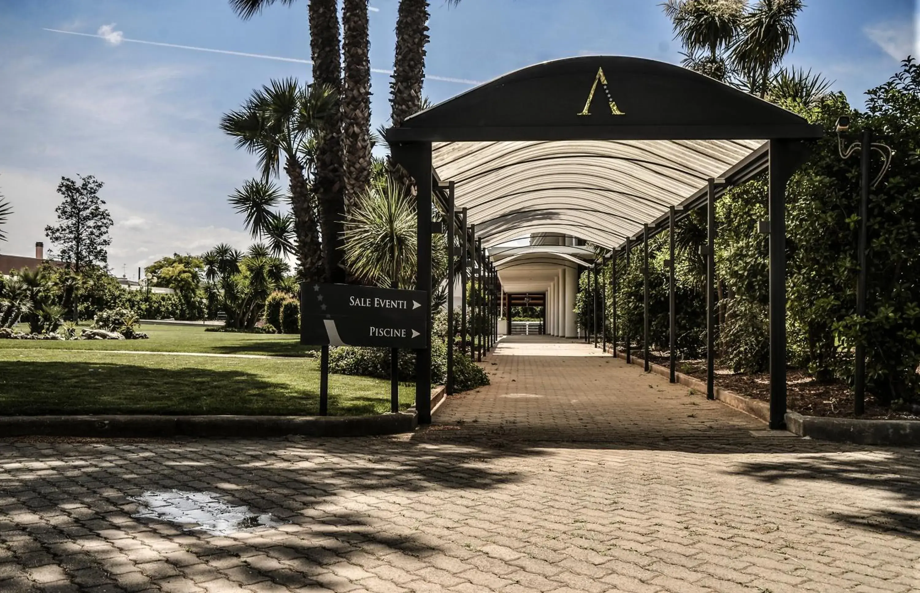 Facade/entrance in Hotel d'Aragona