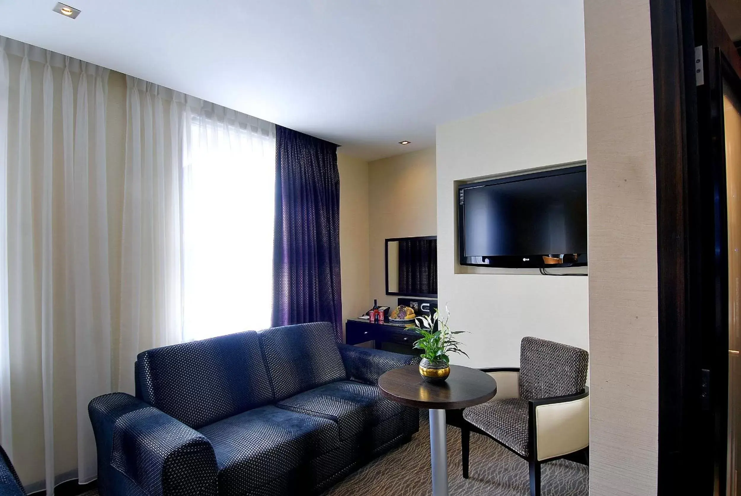 TV and multimedia, Seating Area in The Marble Arch Suites