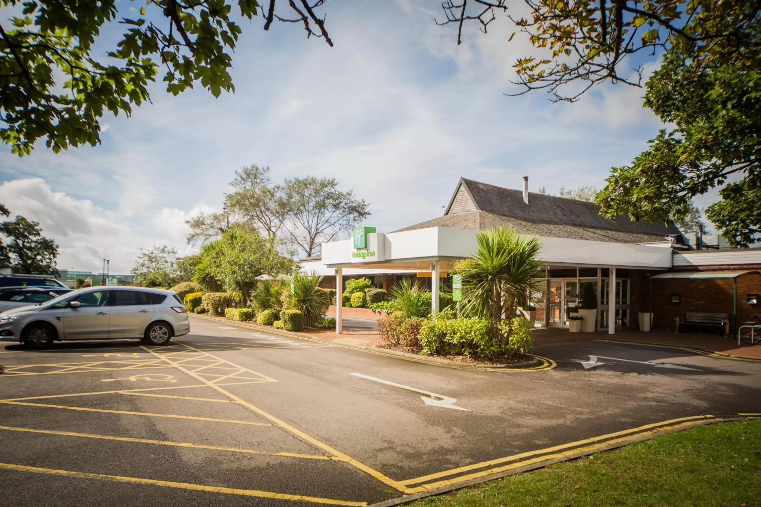 Property Building in Holiday Inn Reading South M4 Jct 11, an IHG Hotel