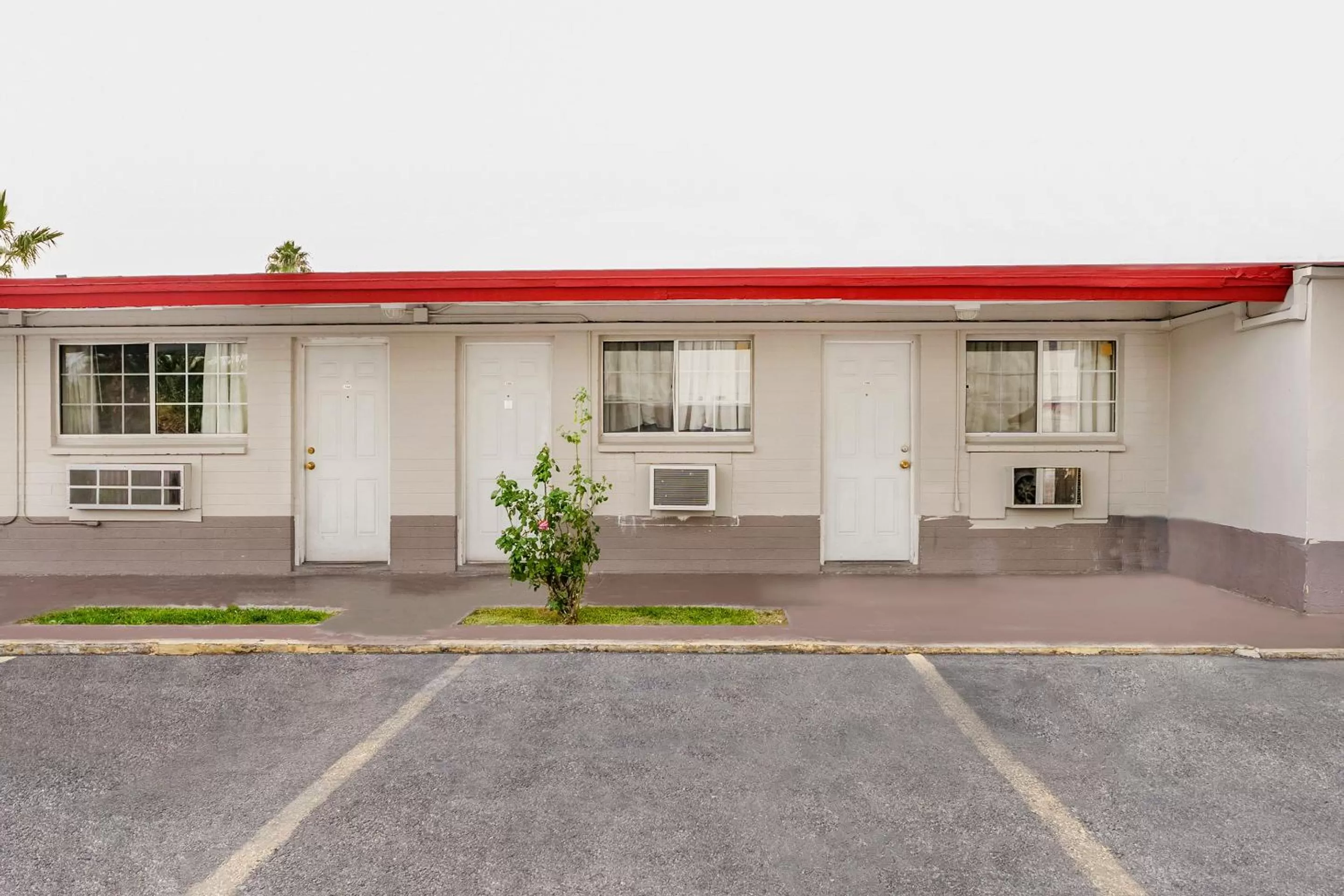 Parking, Property Building in OYO Gateway Motel Las Vegas North Strip Fremont St Area