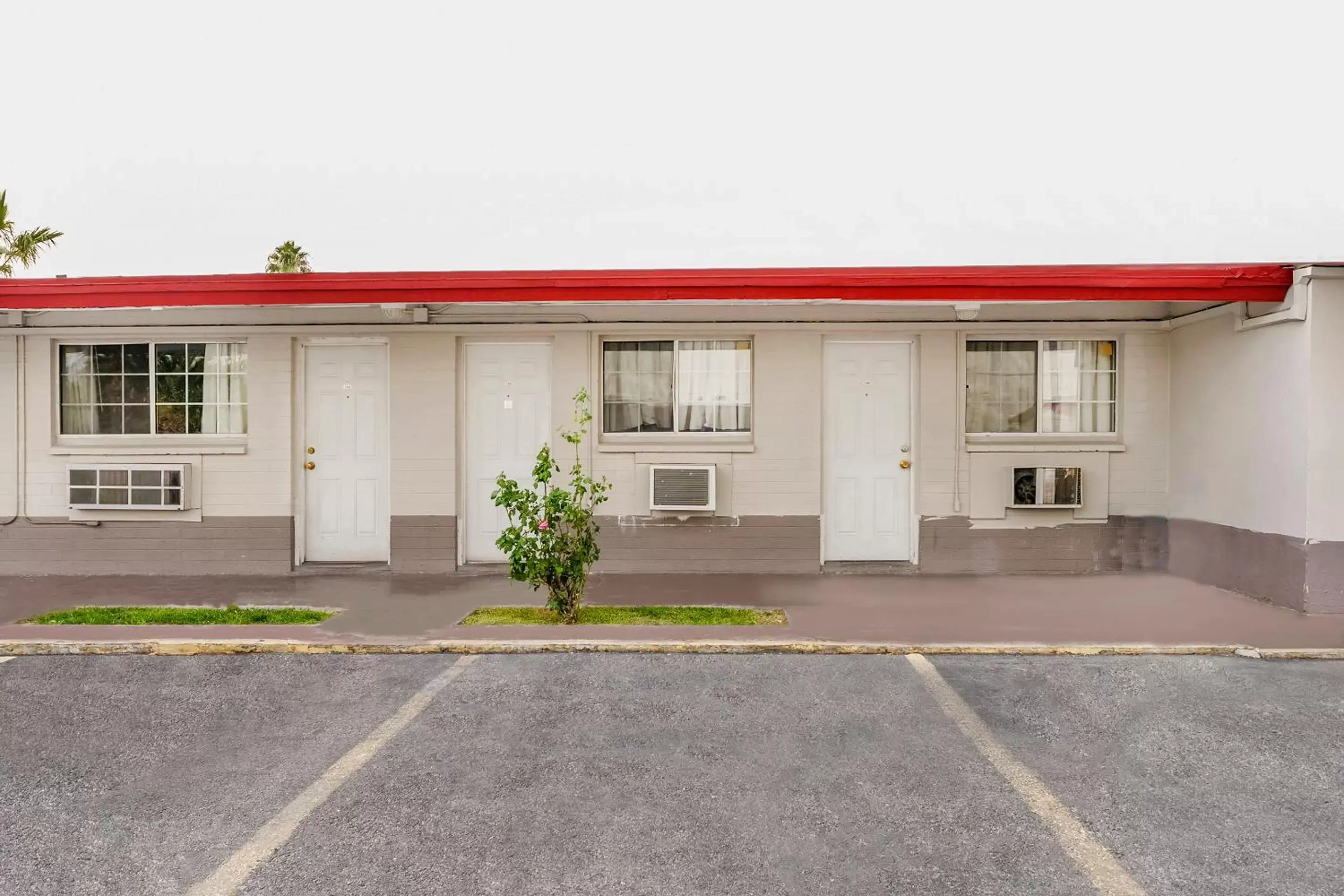 Parking, Property Building in OYO Gateway Motel Las Vegas North Strip Fremont St Area