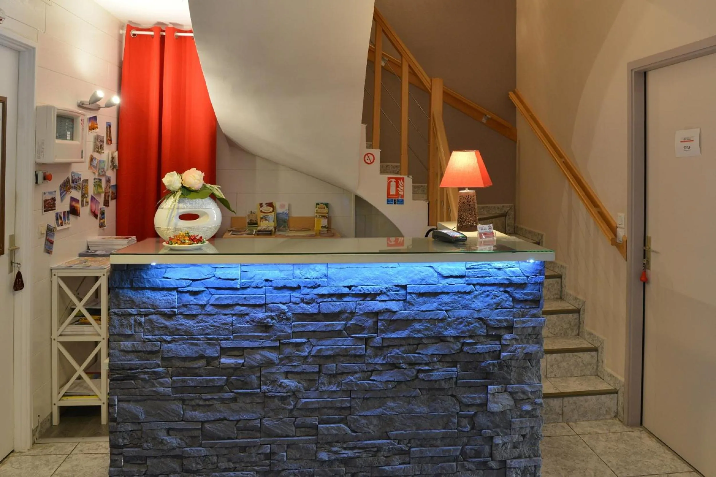 Lobby or reception in Hôtel Le Relais Dax