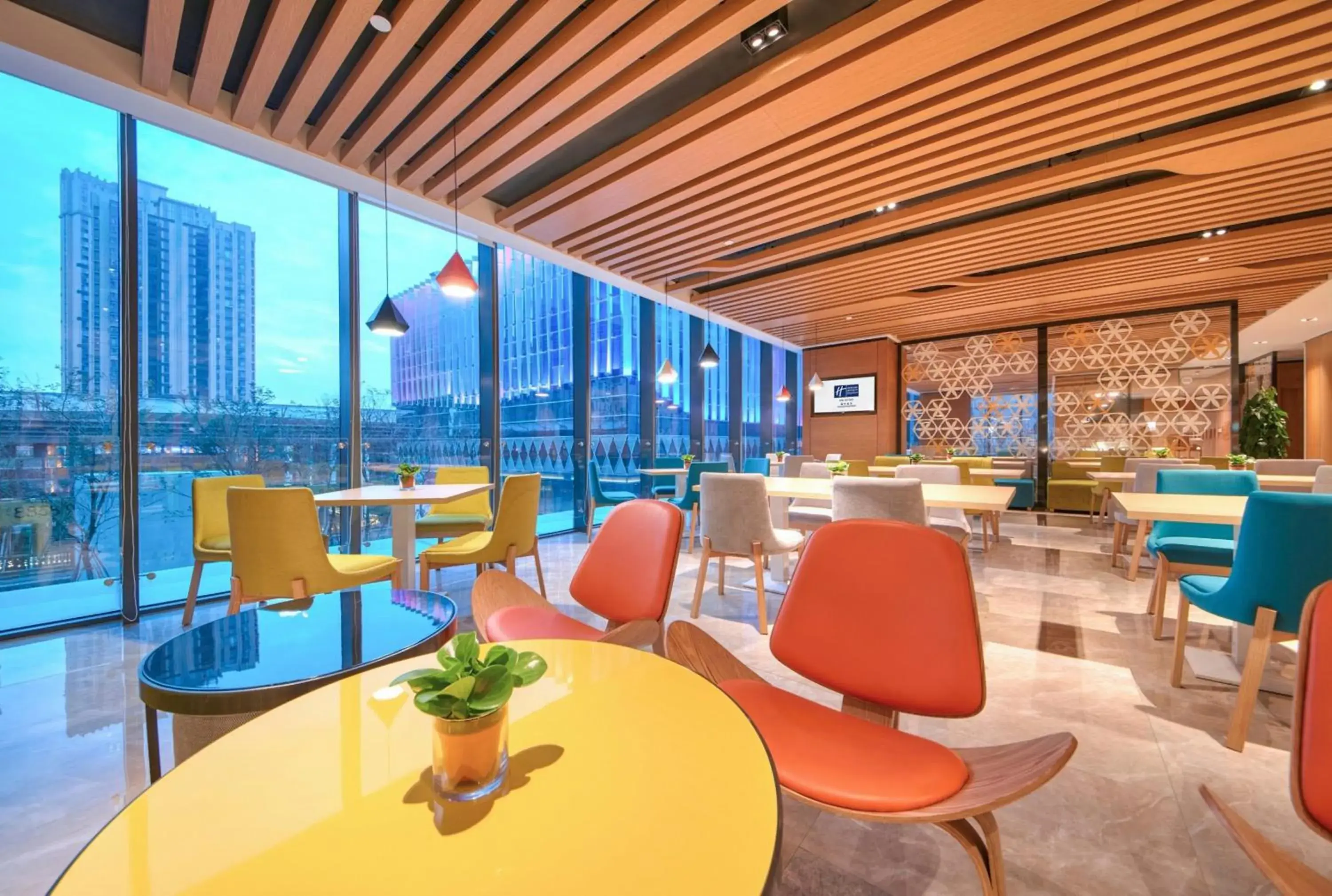 Lounge or bar, Lounge/Bar in Holiday Inn Express Fuzhou Downtown, an IHG Hotel