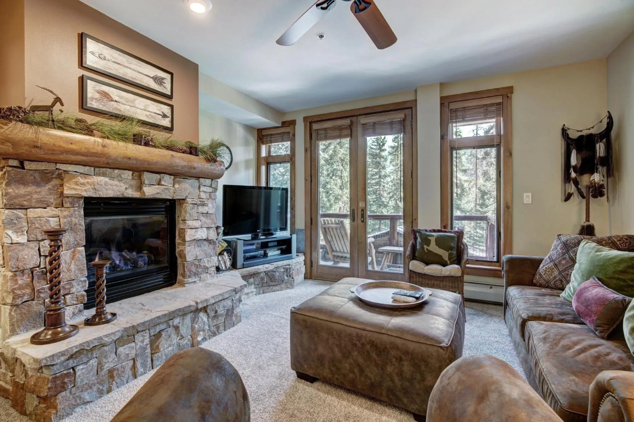 Living room in Timbers & Lone Eagle by Keystone Resort
