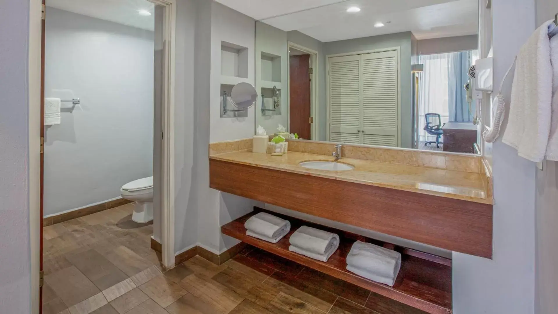 Property building in CHN Hotel Monterrey Centro, Trademark Collection by Wyndham Property building in CHN Hotel Monterrey Centro, Trademark Collection by Wyndham