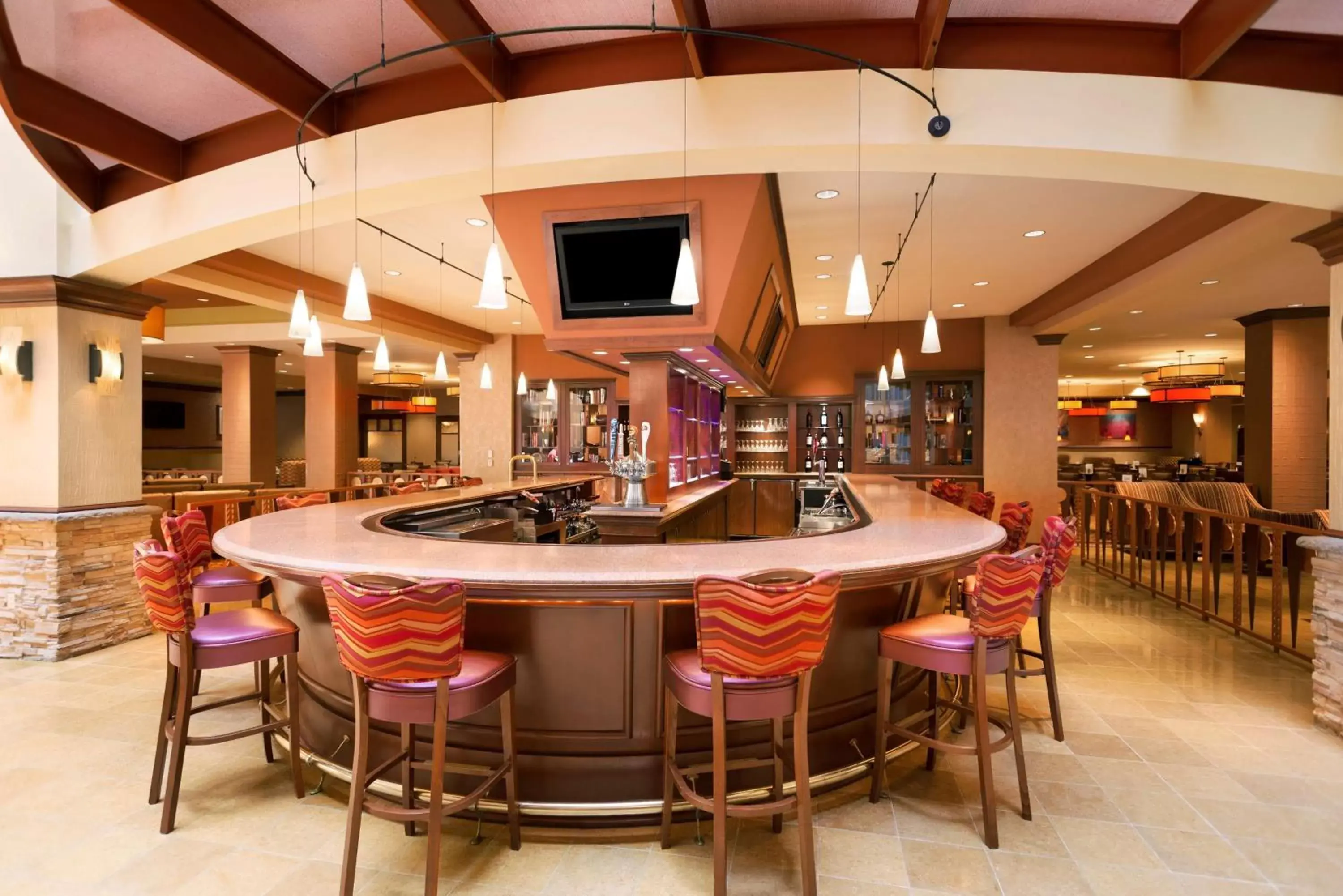Lounge or bar, Restaurant/Places to Eat in Embassy Suites by Hilton Norman Hotel & Conference Center