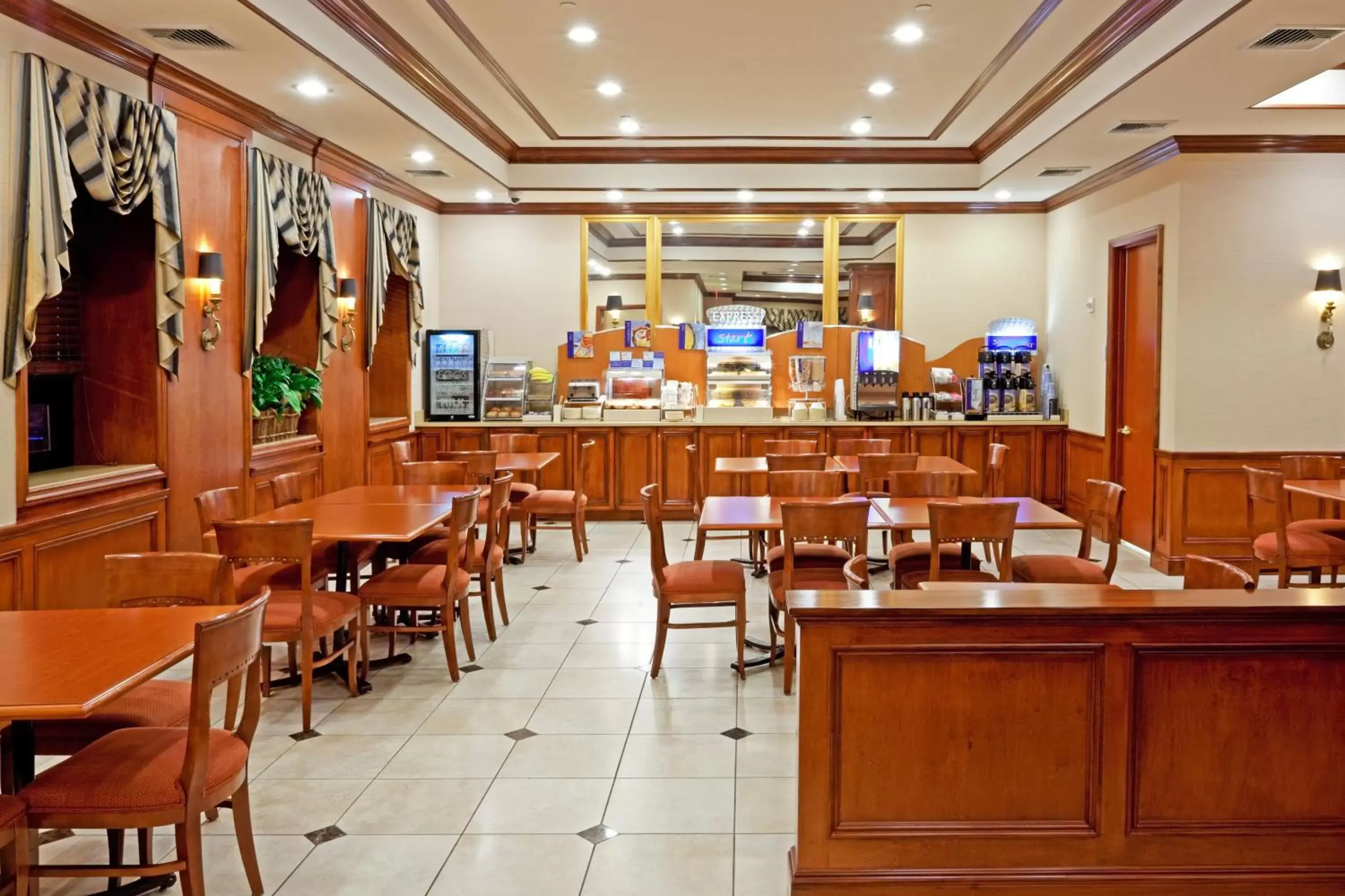 Breakfast, Restaurant/Places to Eat in Rockville Centre Hotel