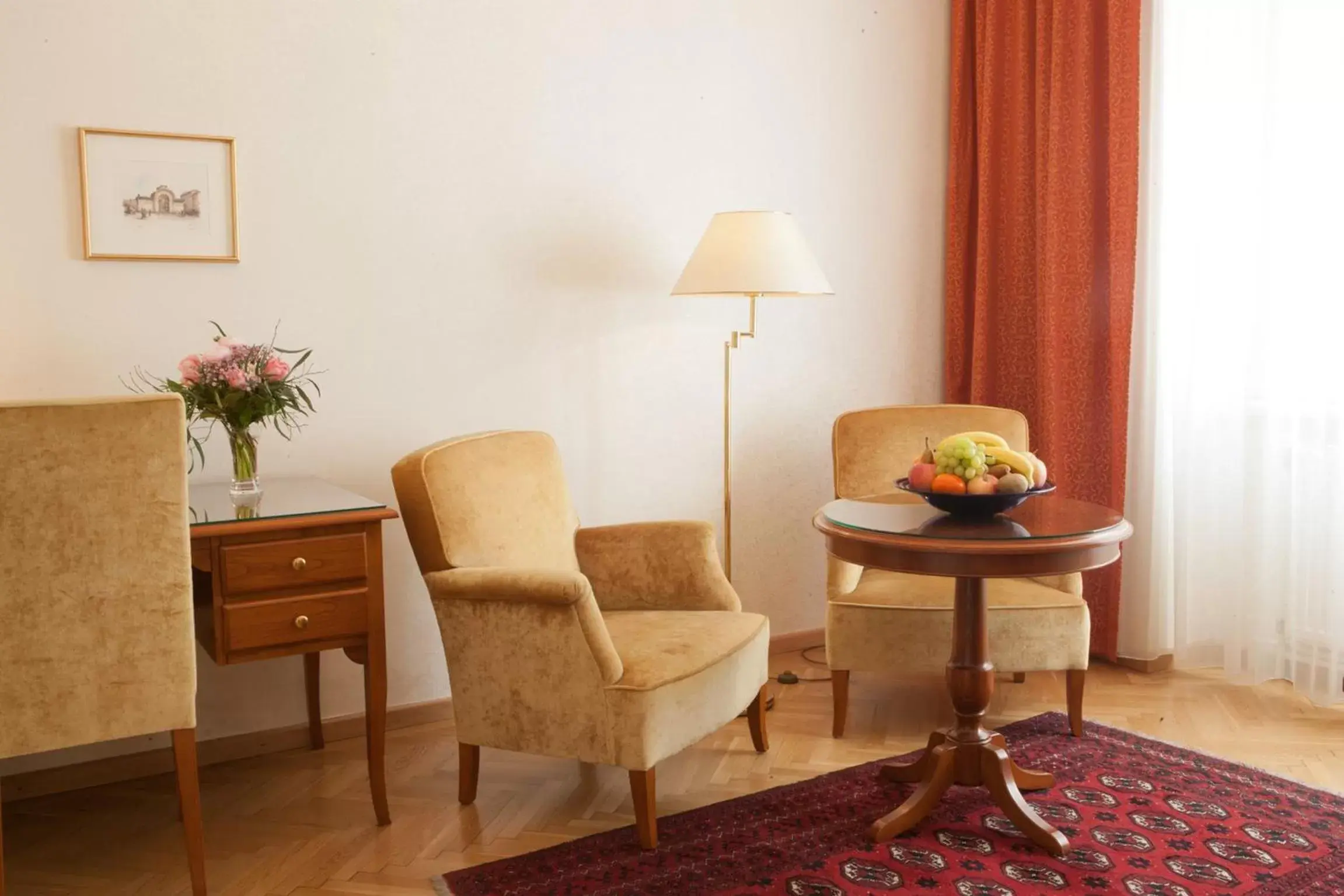 Photo of the whole room, Seating Area in Hotel Kaiserin Elisabeth