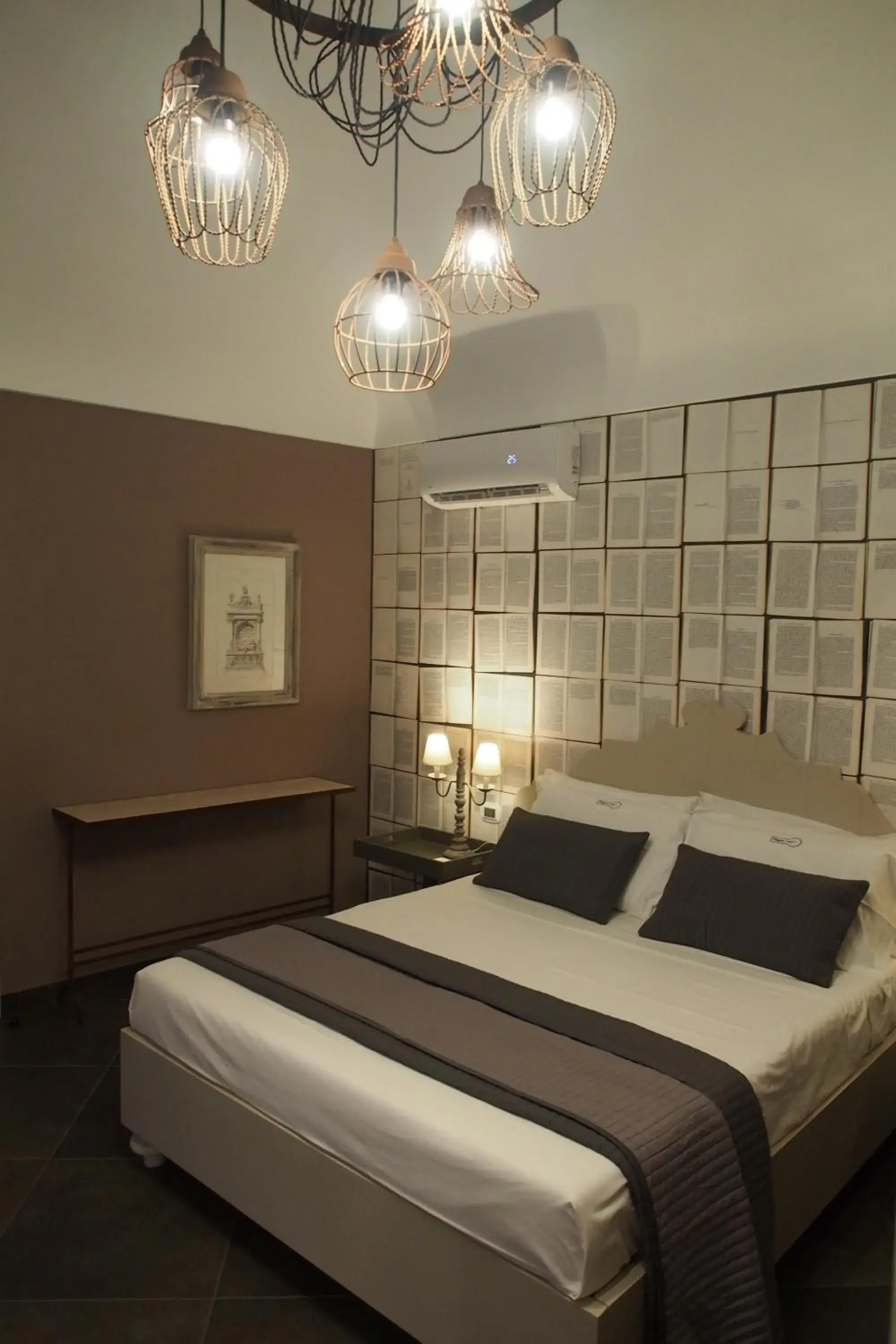 Decorative detail, Bed in Terrazzani Suite