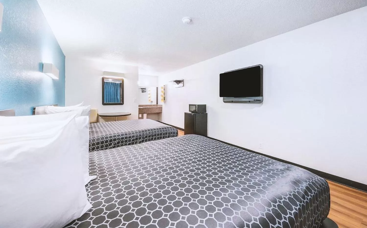 Bed in Sky Palace Inn & Suites By Jasper Beeville