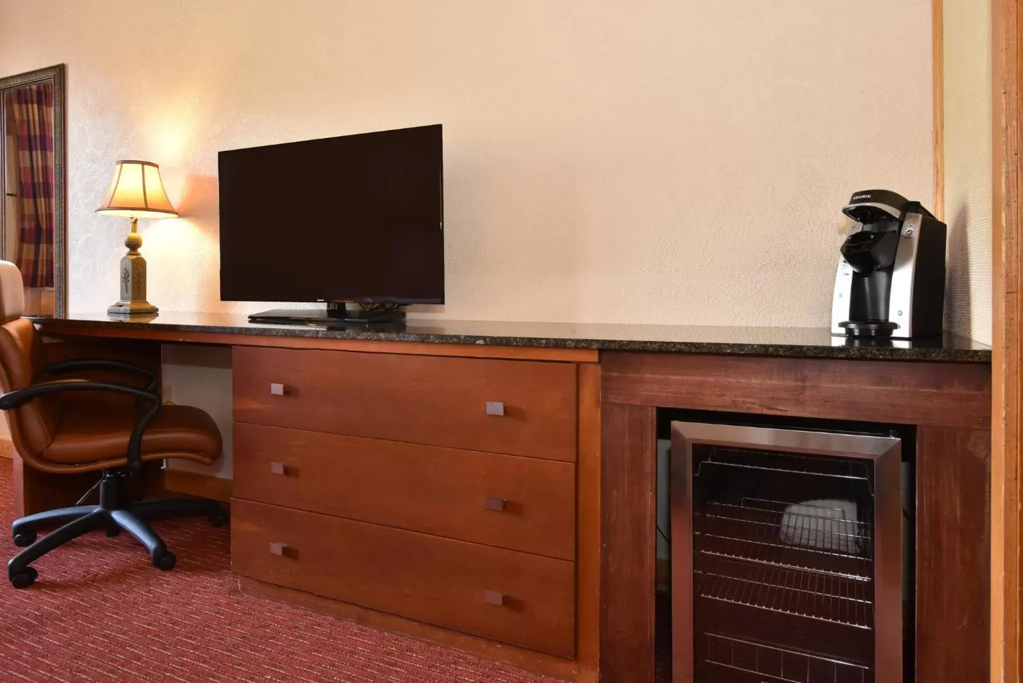 Photo of the whole room, TV/Entertainment Center in Slopeside Hotel by Seven Springs Resort