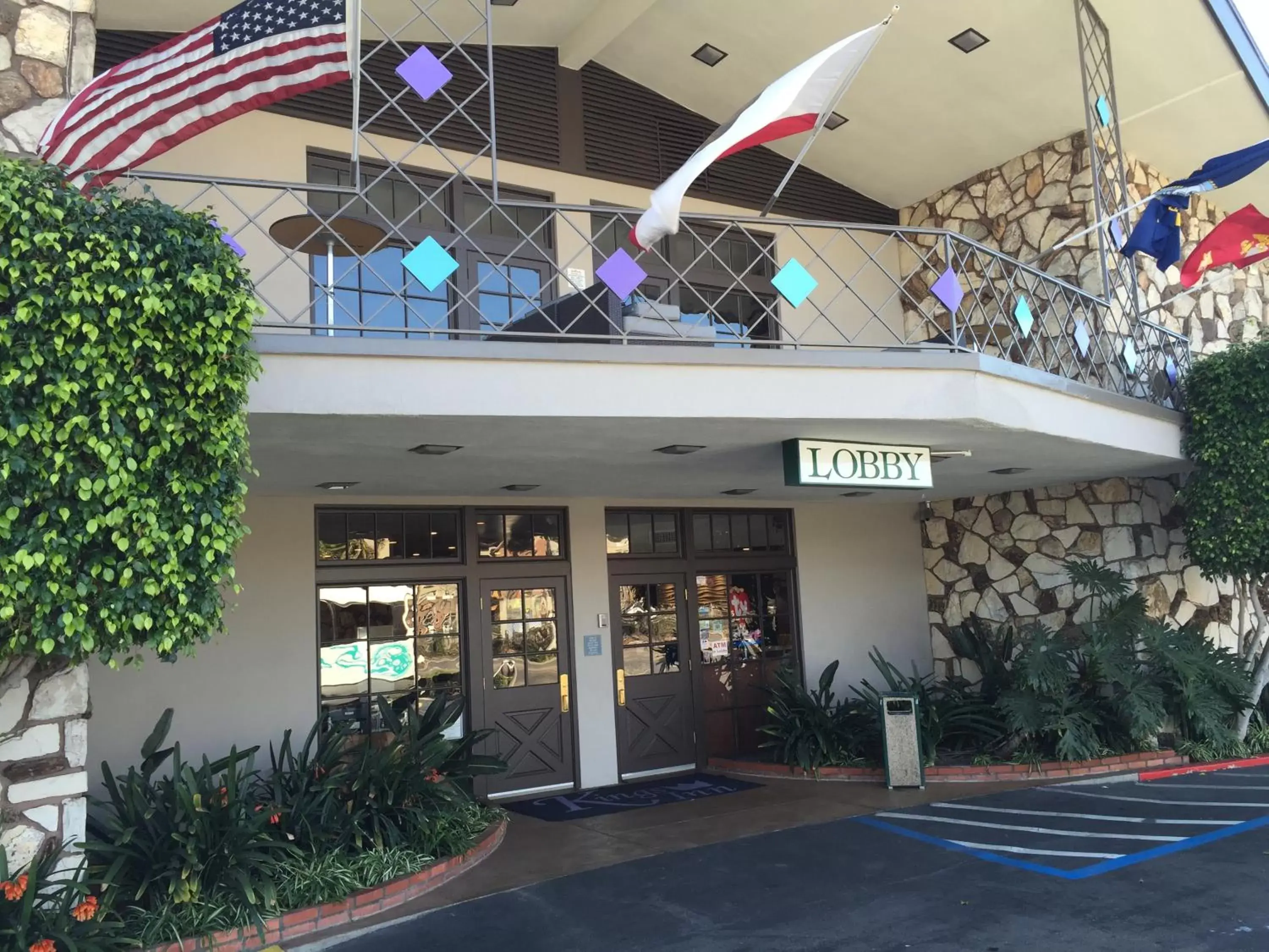 Facade/entrance in Kings Inn Facade/entrance in Kings Inn