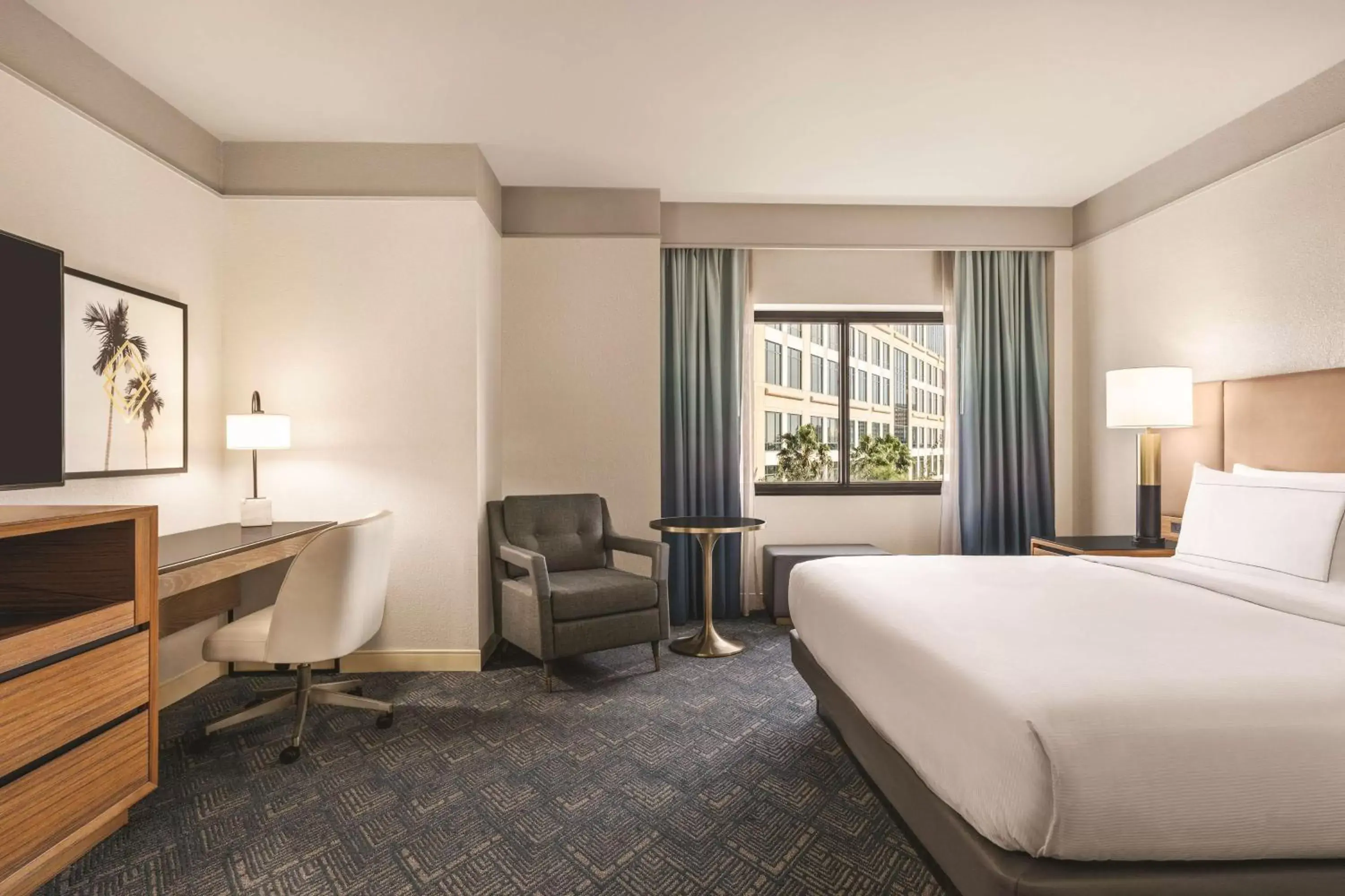 King Room with Bath Tub - Mobility Accessible in DoubleTree by Hilton Tampa Rocky Point Waterfront King Room with Bath Tub - Mobility Accessible in DoubleTree by Hilton Tampa Rocky Point Waterfront