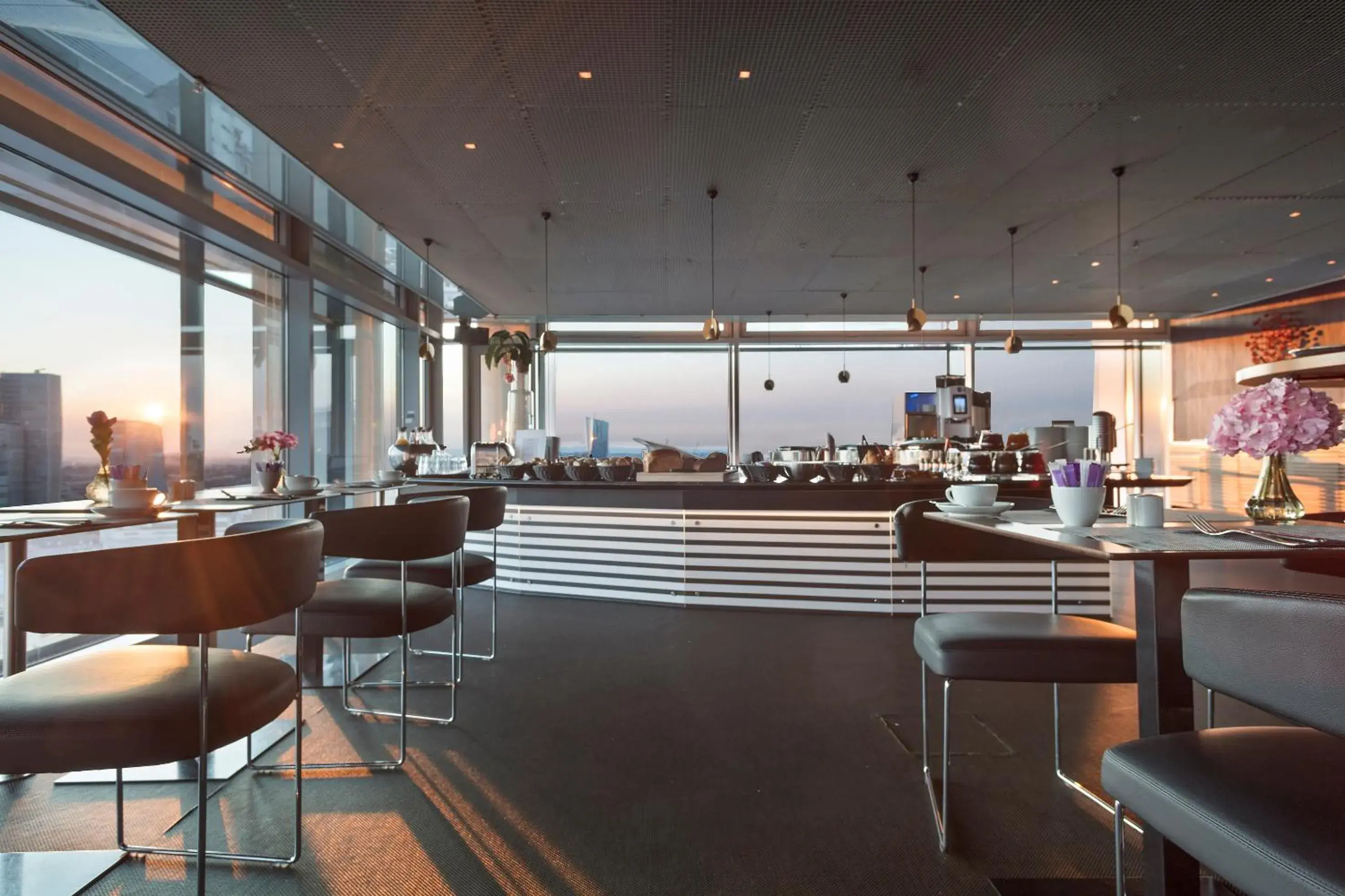 Lounge or bar, Restaurant/Places to Eat in INNSiDE by Meliá Frankfurt Eurotheum