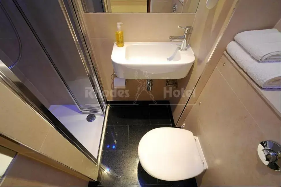 Bathroom in Rhodes Hotel