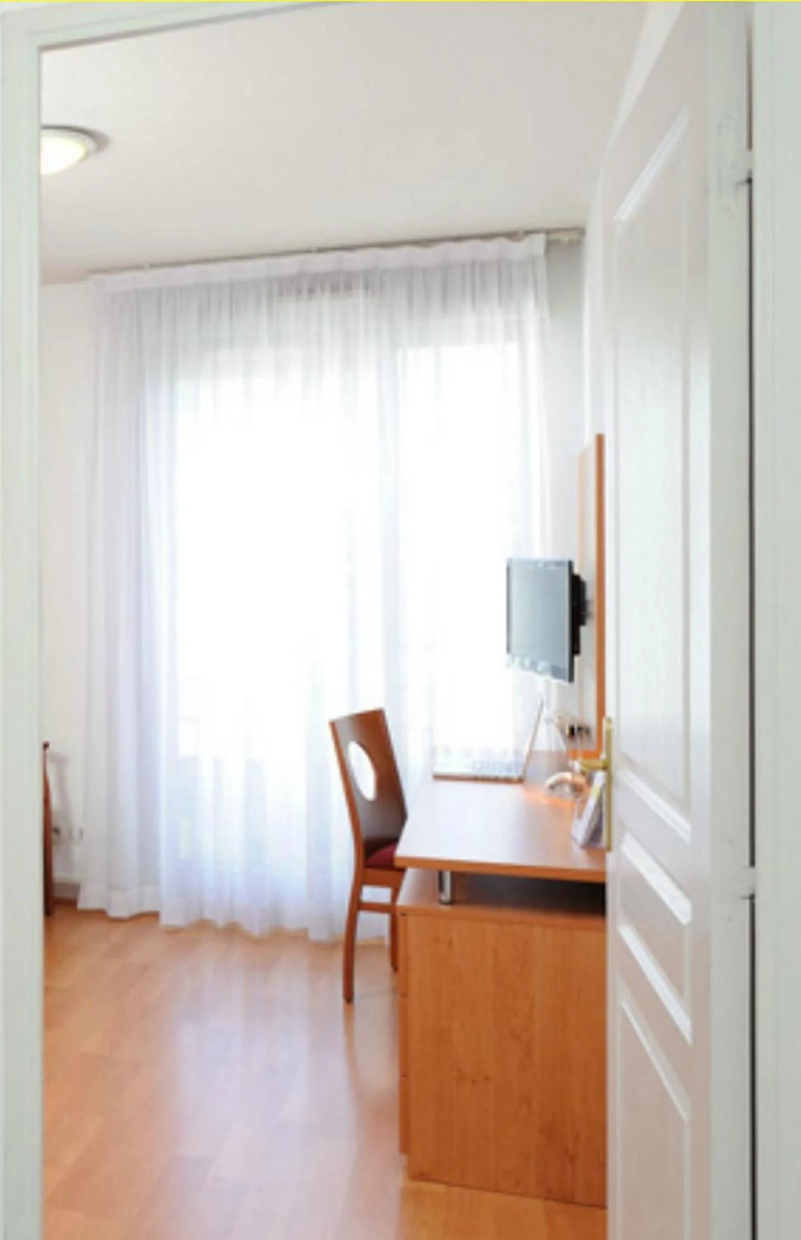 Photo of the whole room in Séjours & Affaires Lyon Park Lane