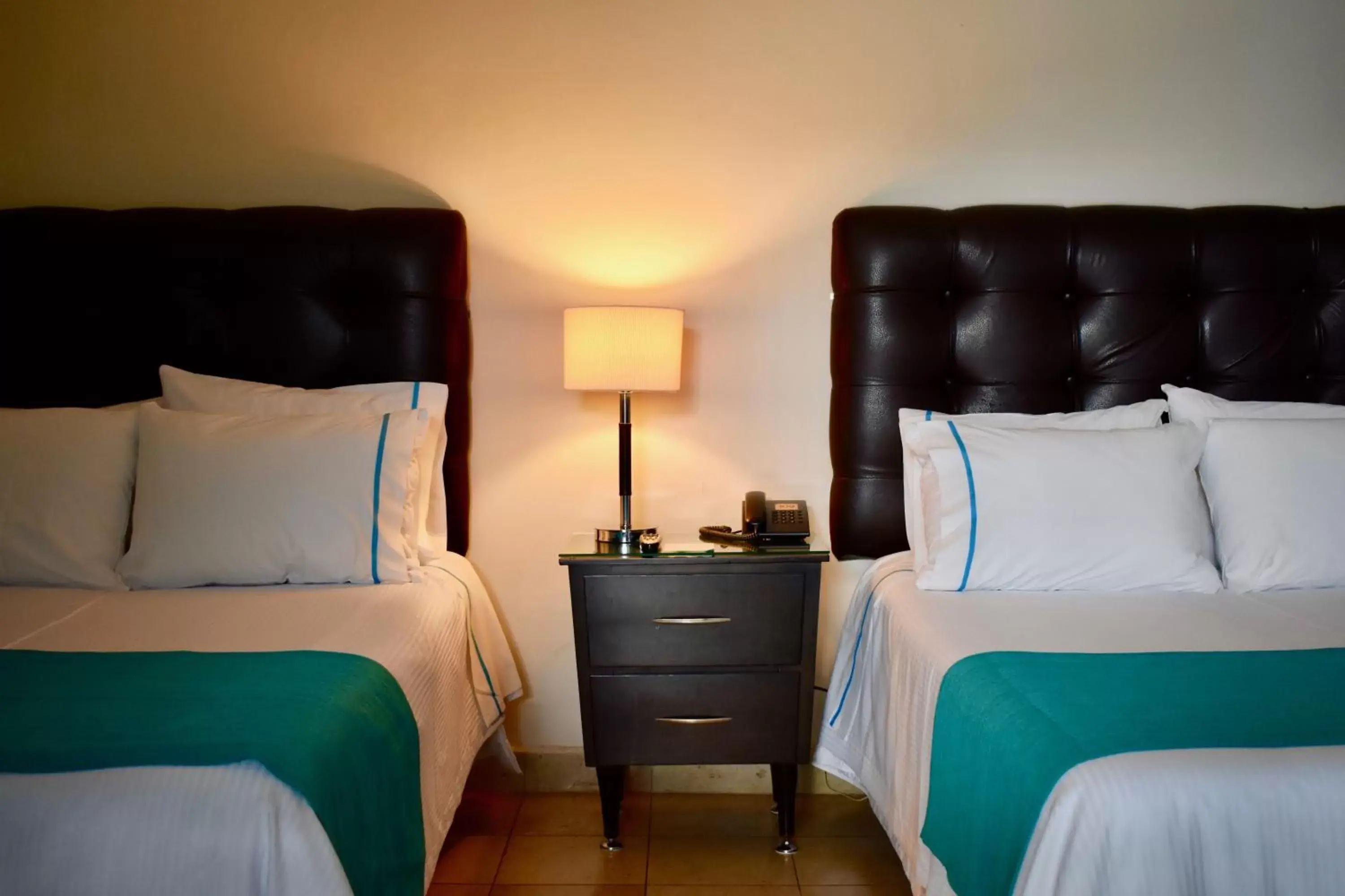 Standard Twin Room in Country Hotel & Suites Standard Twin Room in Country Hotel & Suites