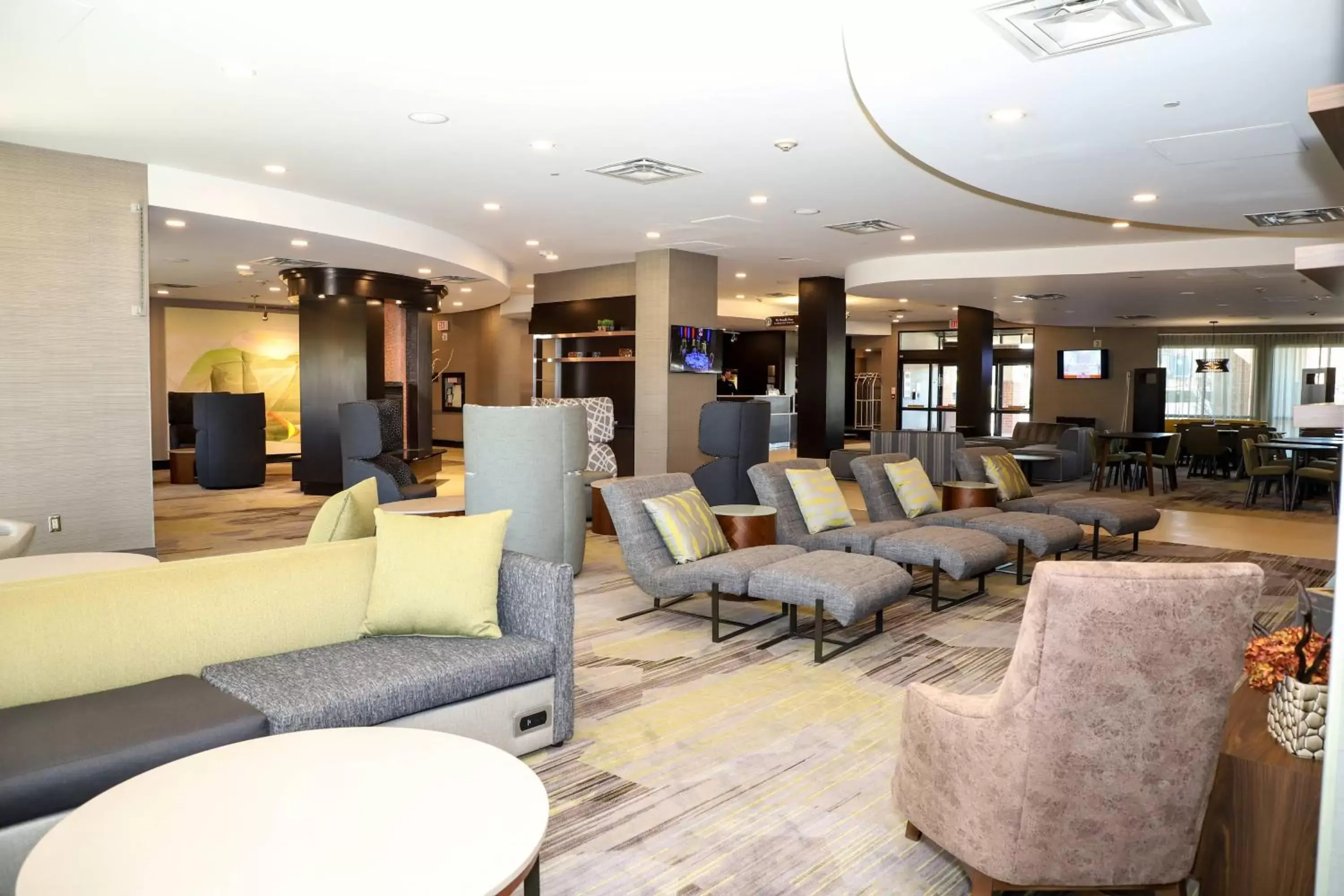 Lobby or reception, Seating Area in Courtyard by Marriott Toronto Brampton