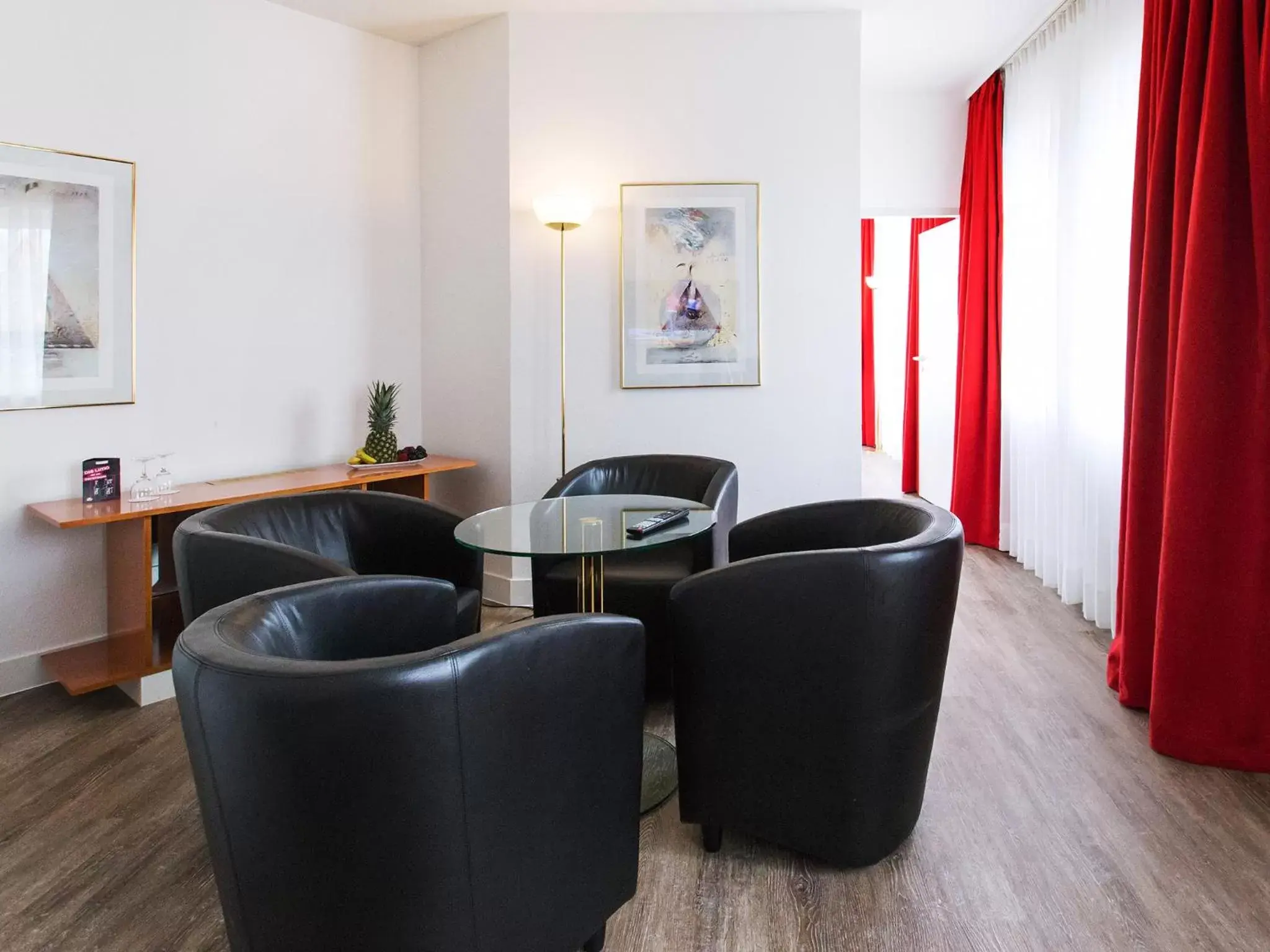 Living room, Seating Area in DORMERO Hotel Dresden Airport